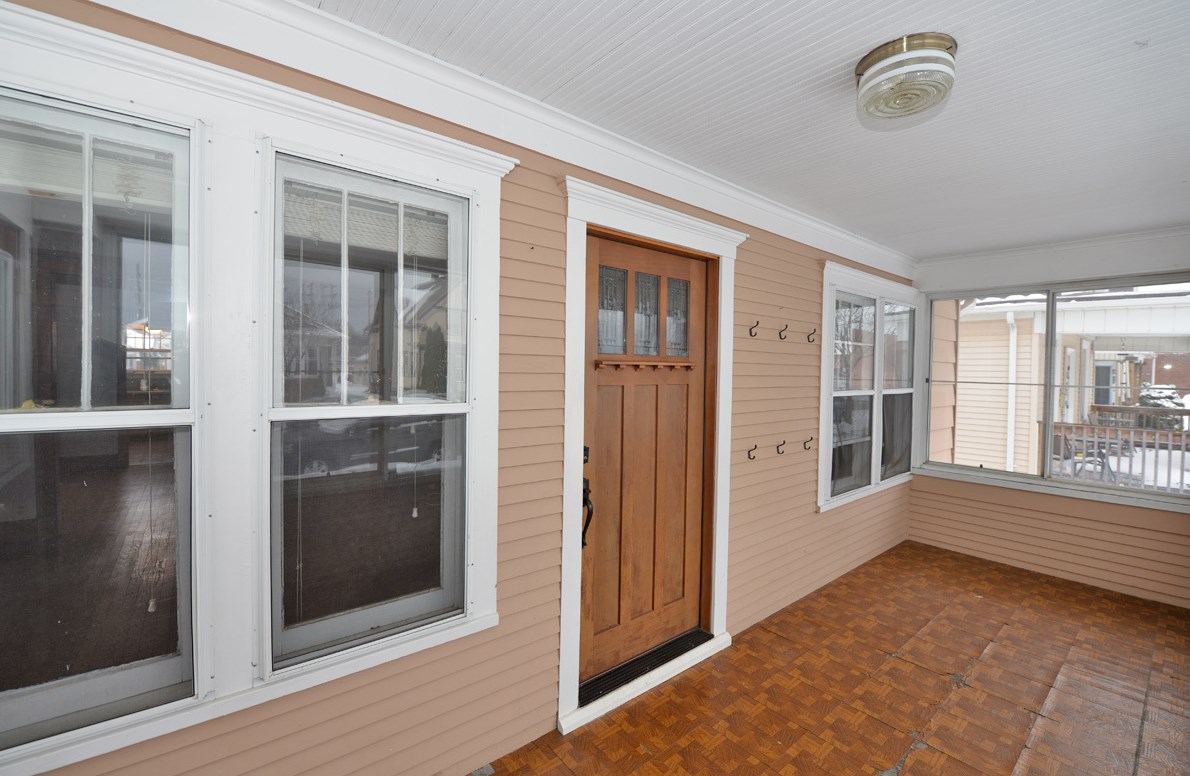 1230 Grove Ave, Racine, WI 53405-3043