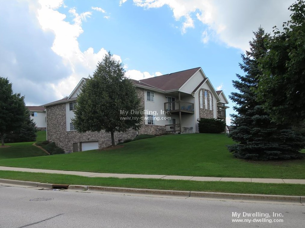630 Westfield Way #7, Pewaukee, WI 53072
