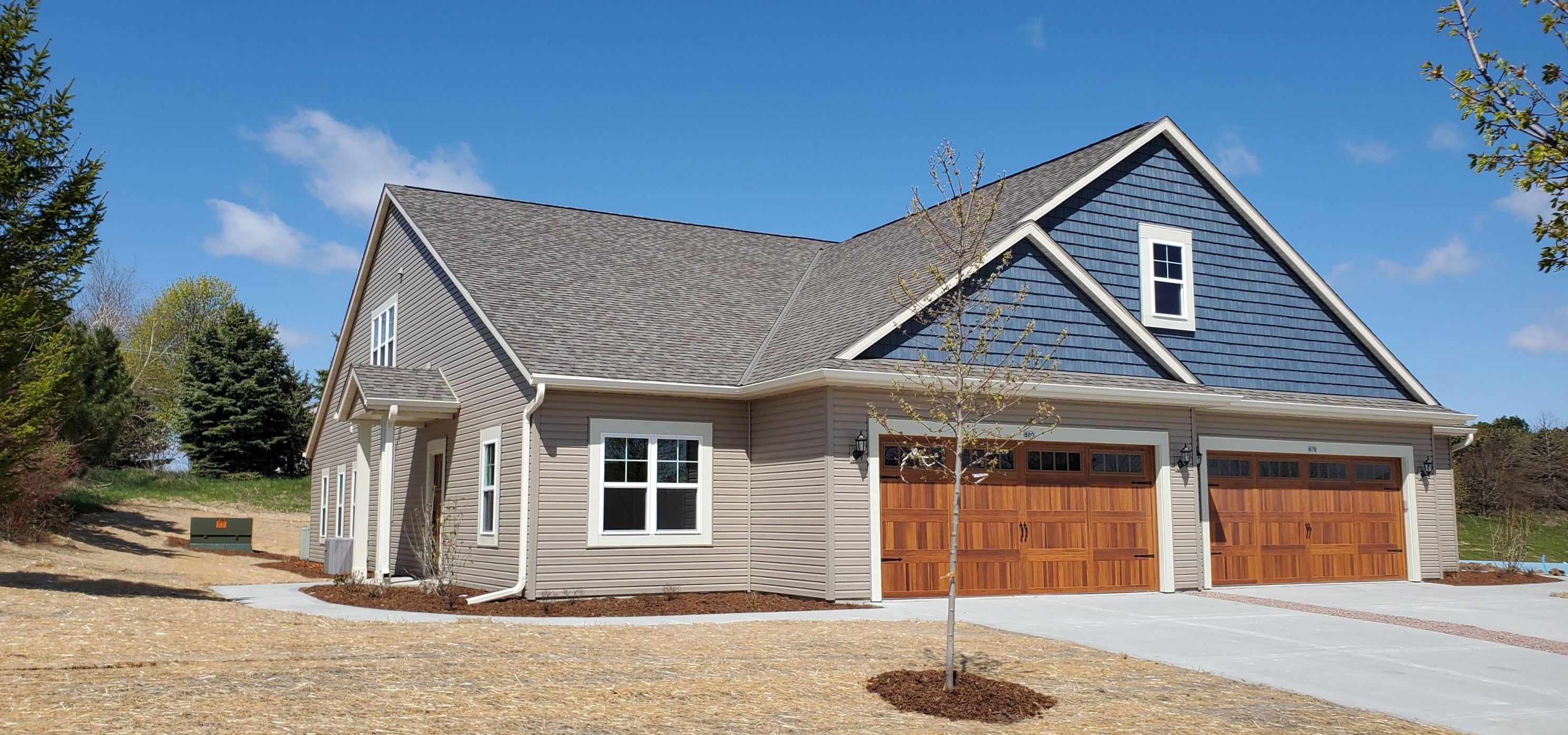 1781 Conestoga Ct, Hartford, WI 53027-9359