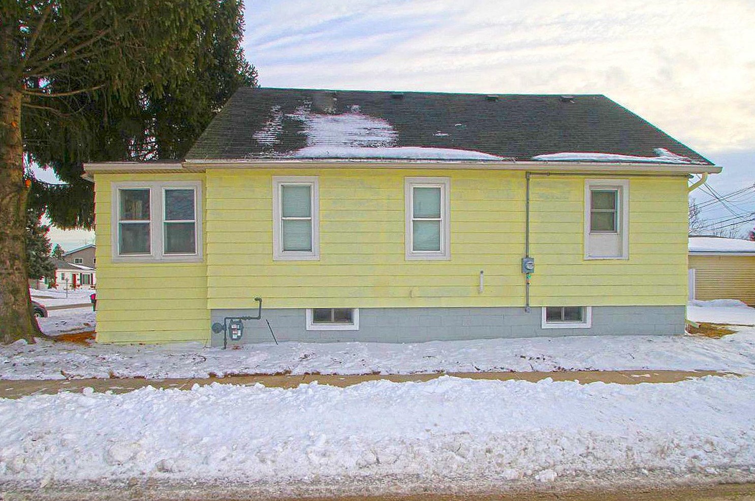 3458 6th Ave, Racine, WI 53402-3770