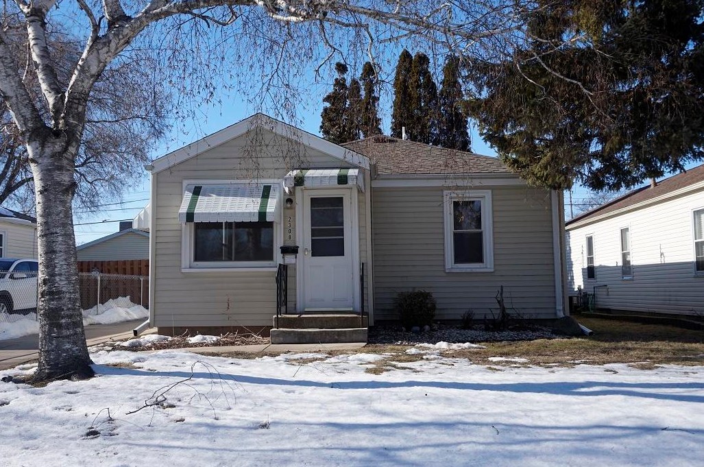 2308 Monroe Ave, Racine, WI 53405-4153