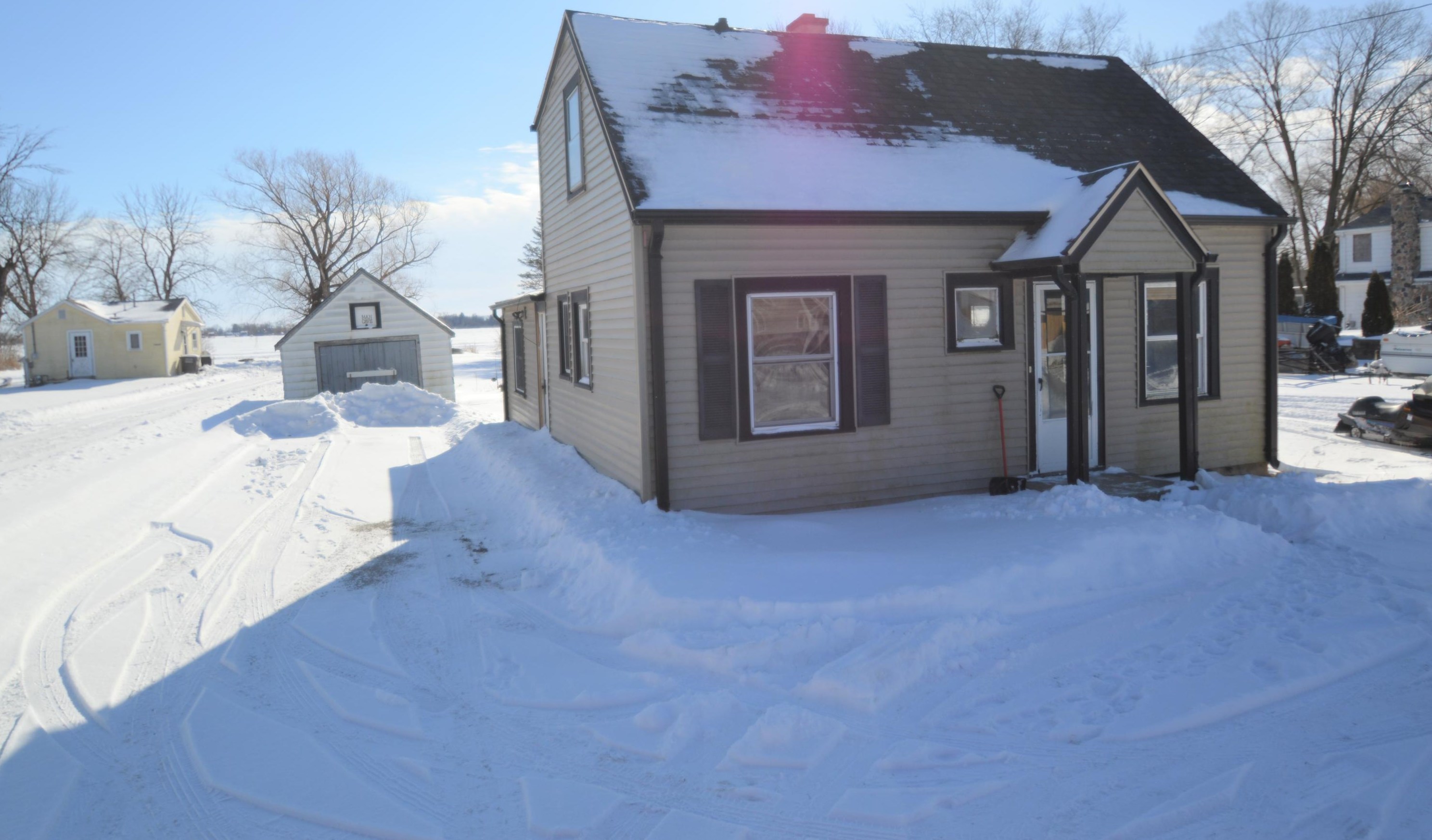 25011 W Loomis Rd, Waterford, WI 53185