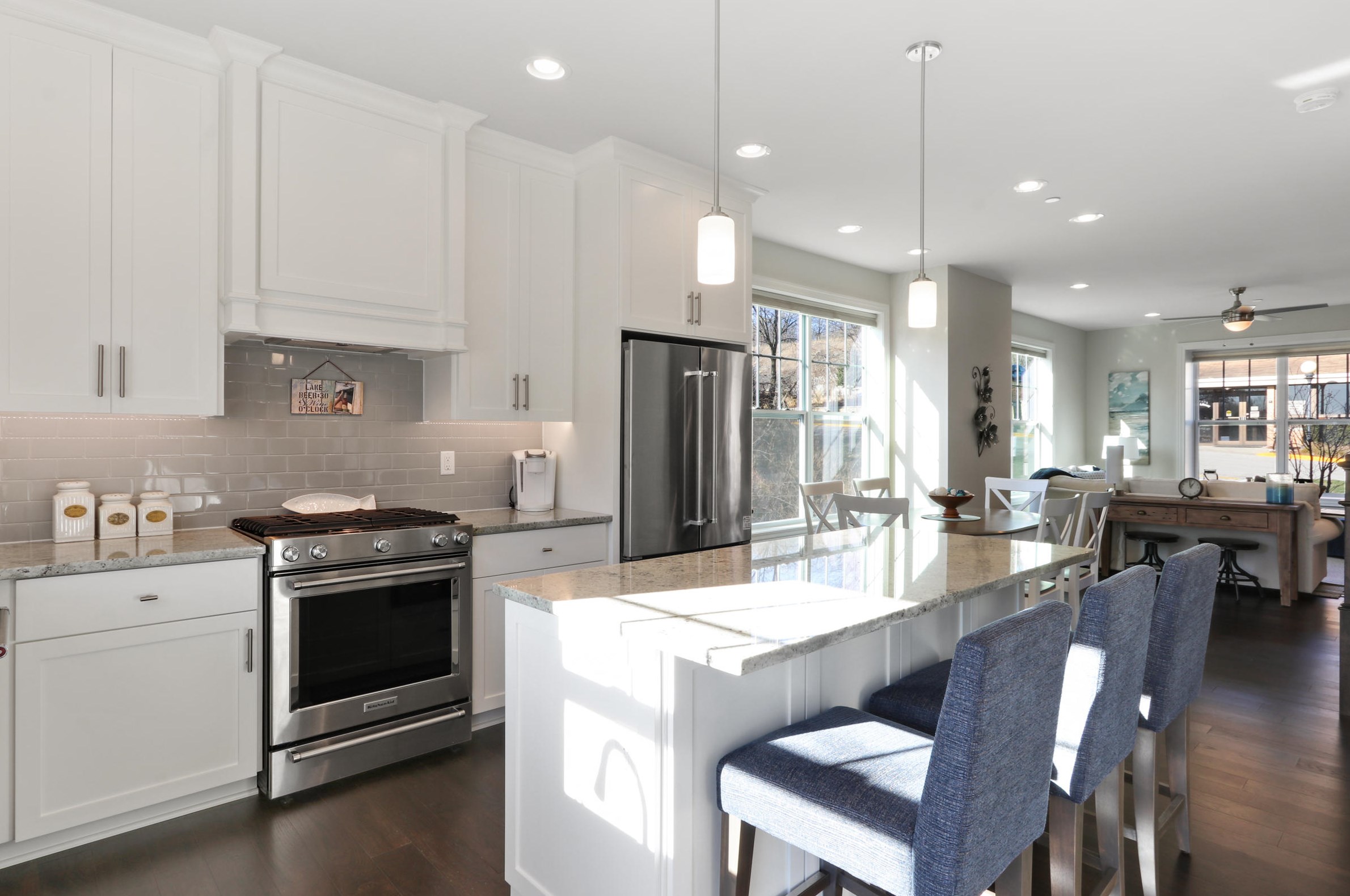 165 2nd Ave, Fontana, WI 53125-1190