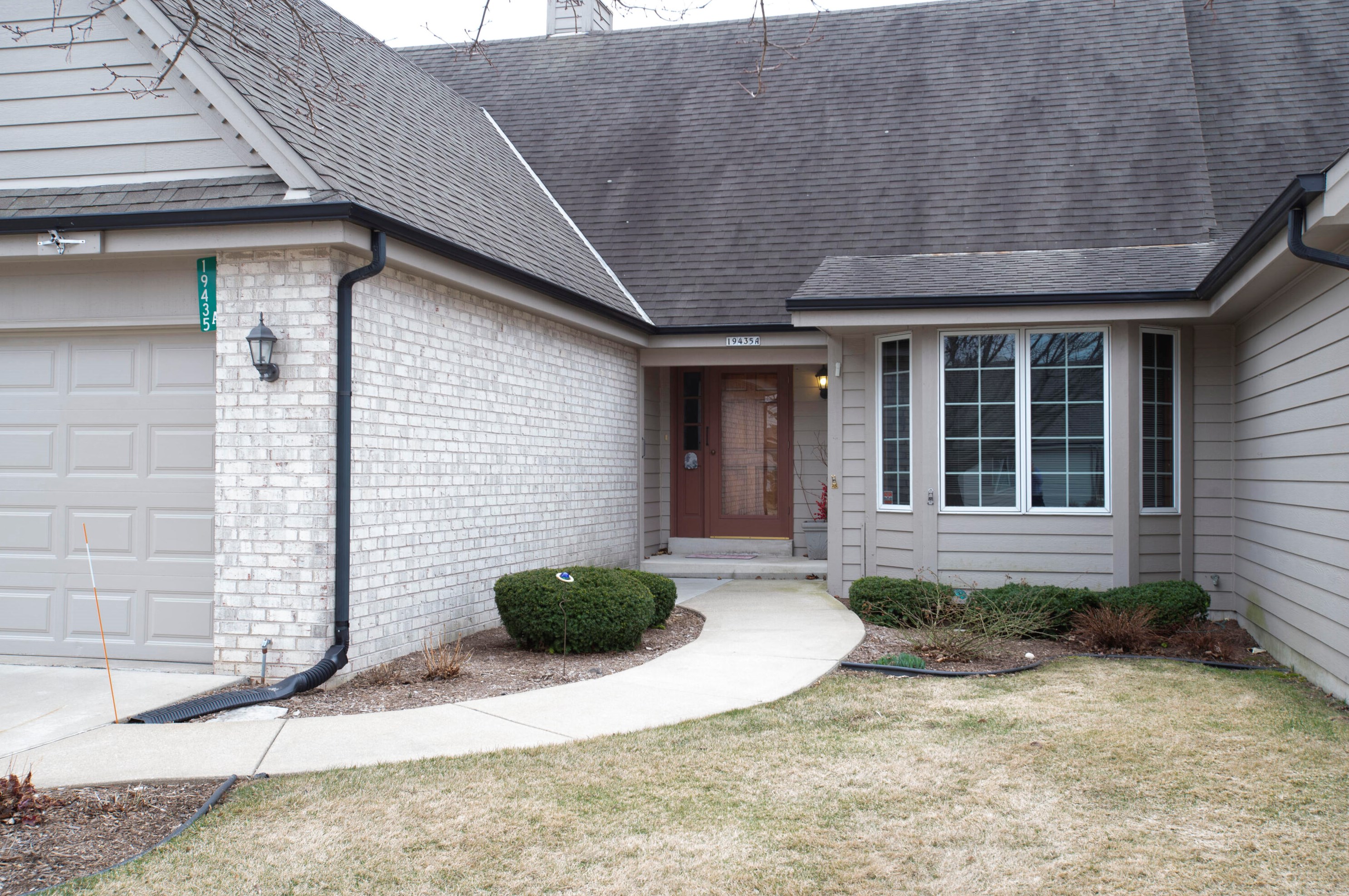 19435 W Stonehedge Dr #a, Brookfield, WI 53045