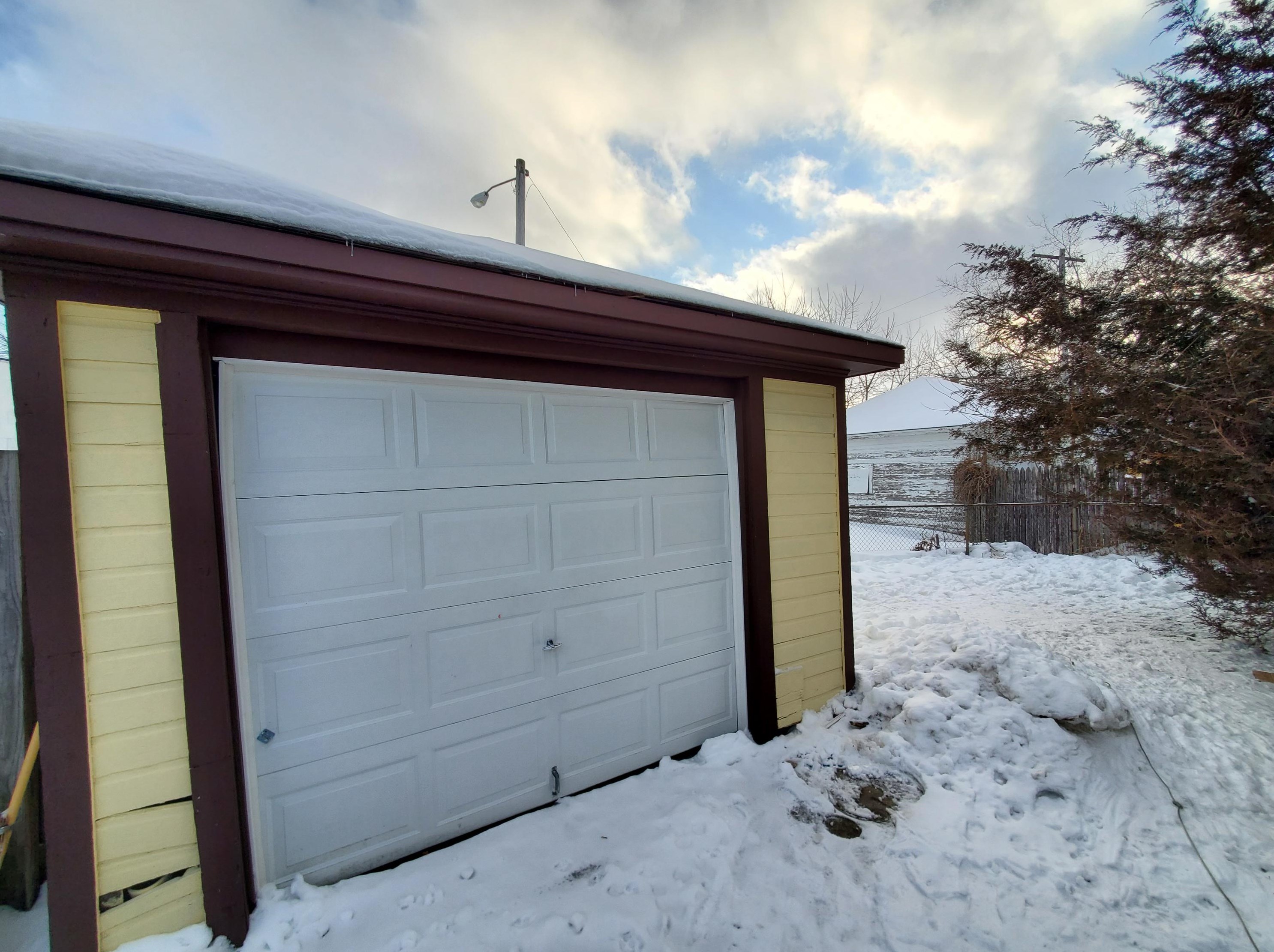 2407 18th St, Racine, WI 53403-2380
