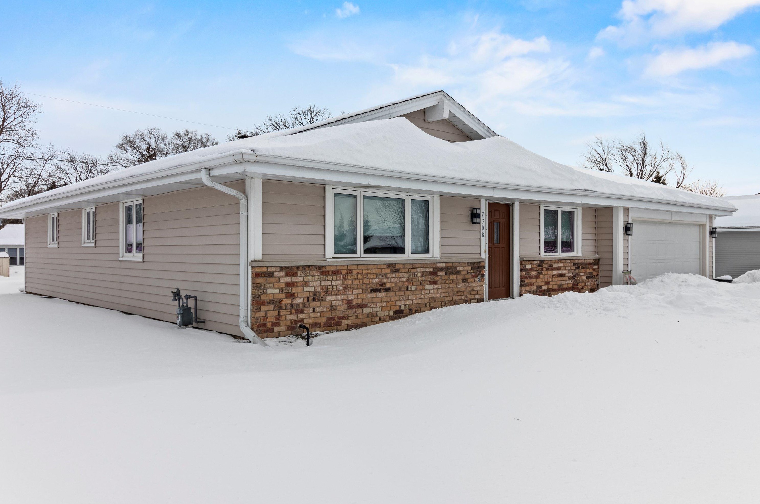 7308 38th St, Hales Corners, WI 53132-9387