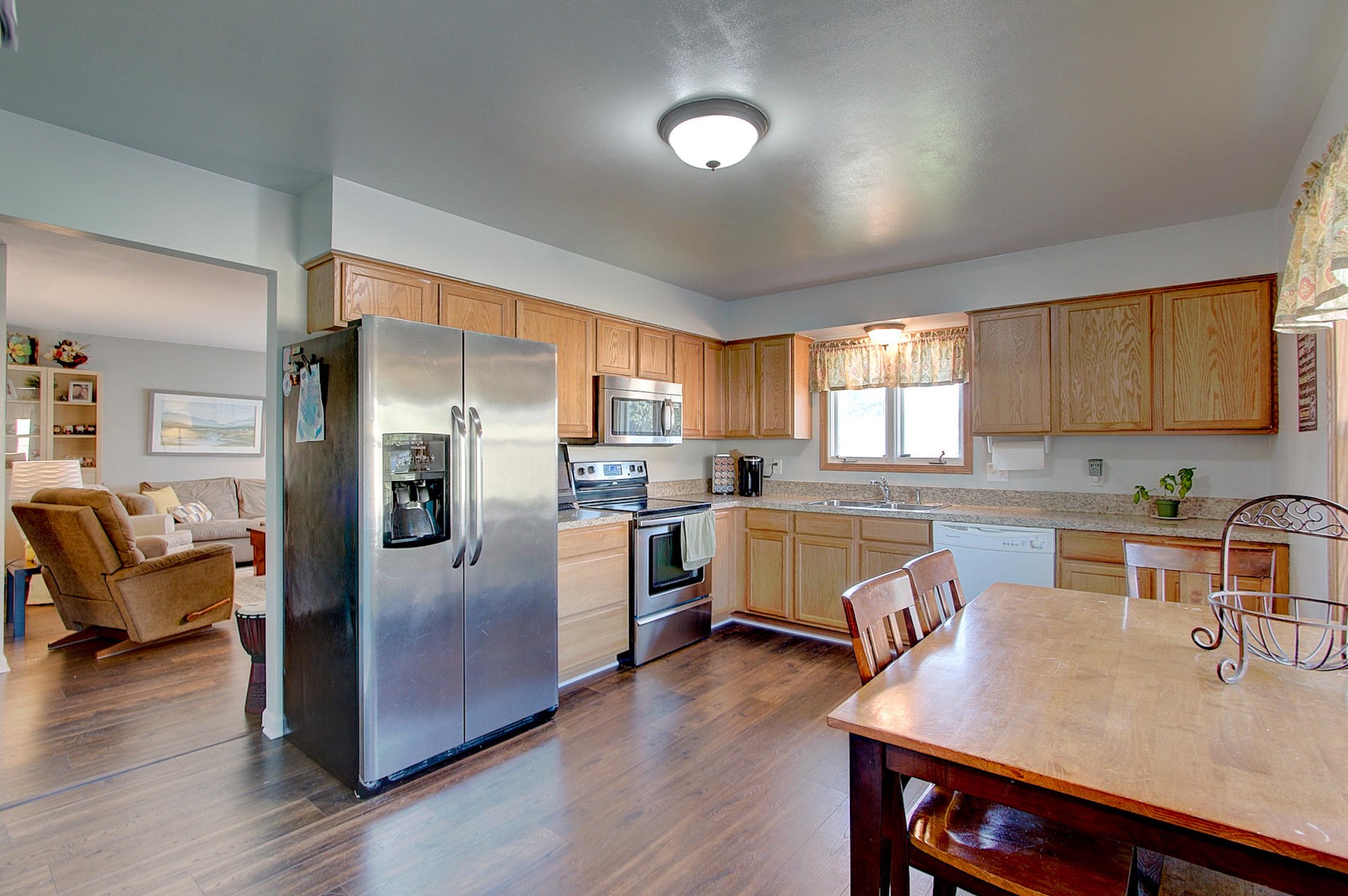909 Mayfair Dr, Racine, WI 53402-2931