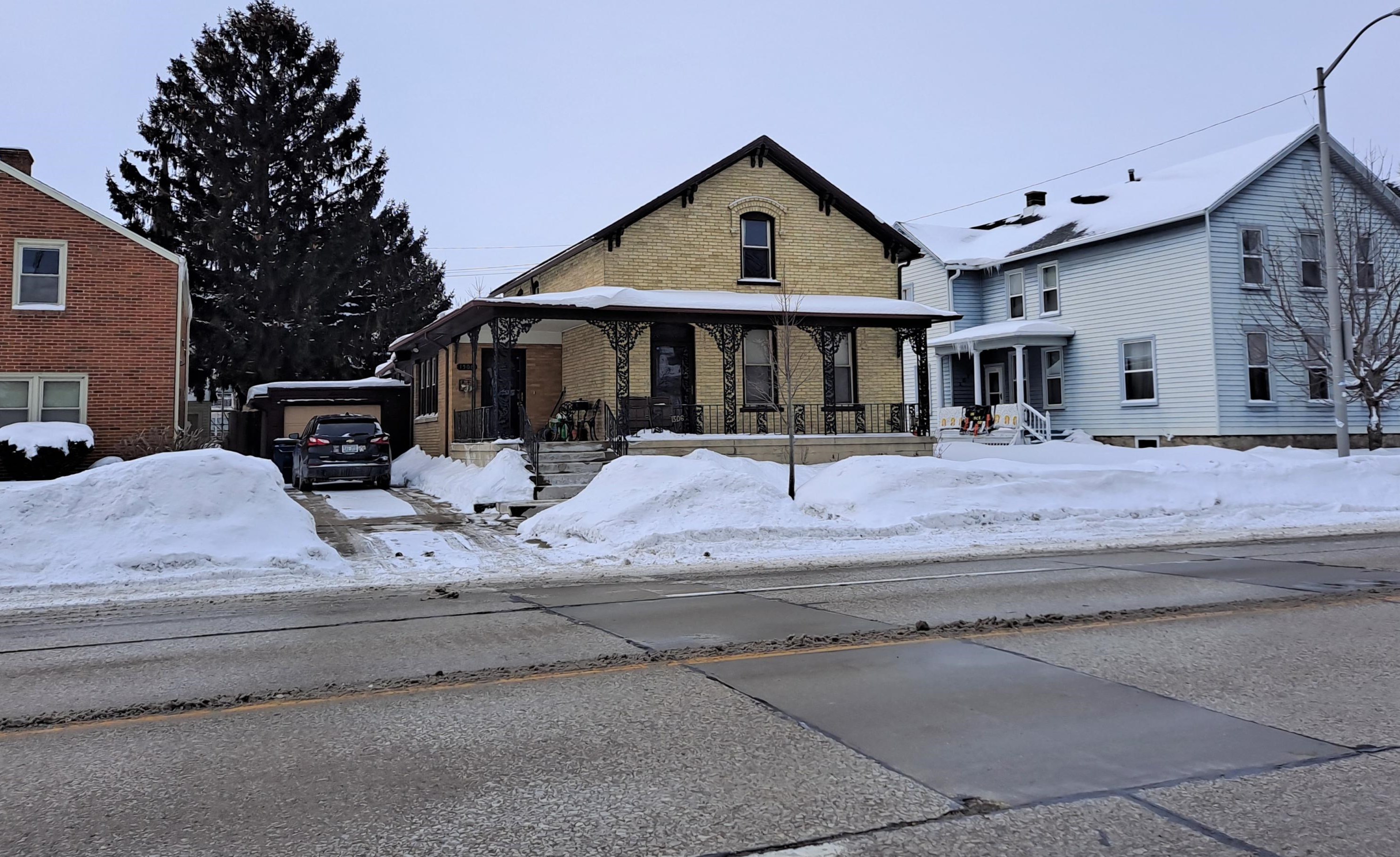 1506 Main St, Racine, WI 53402-4925