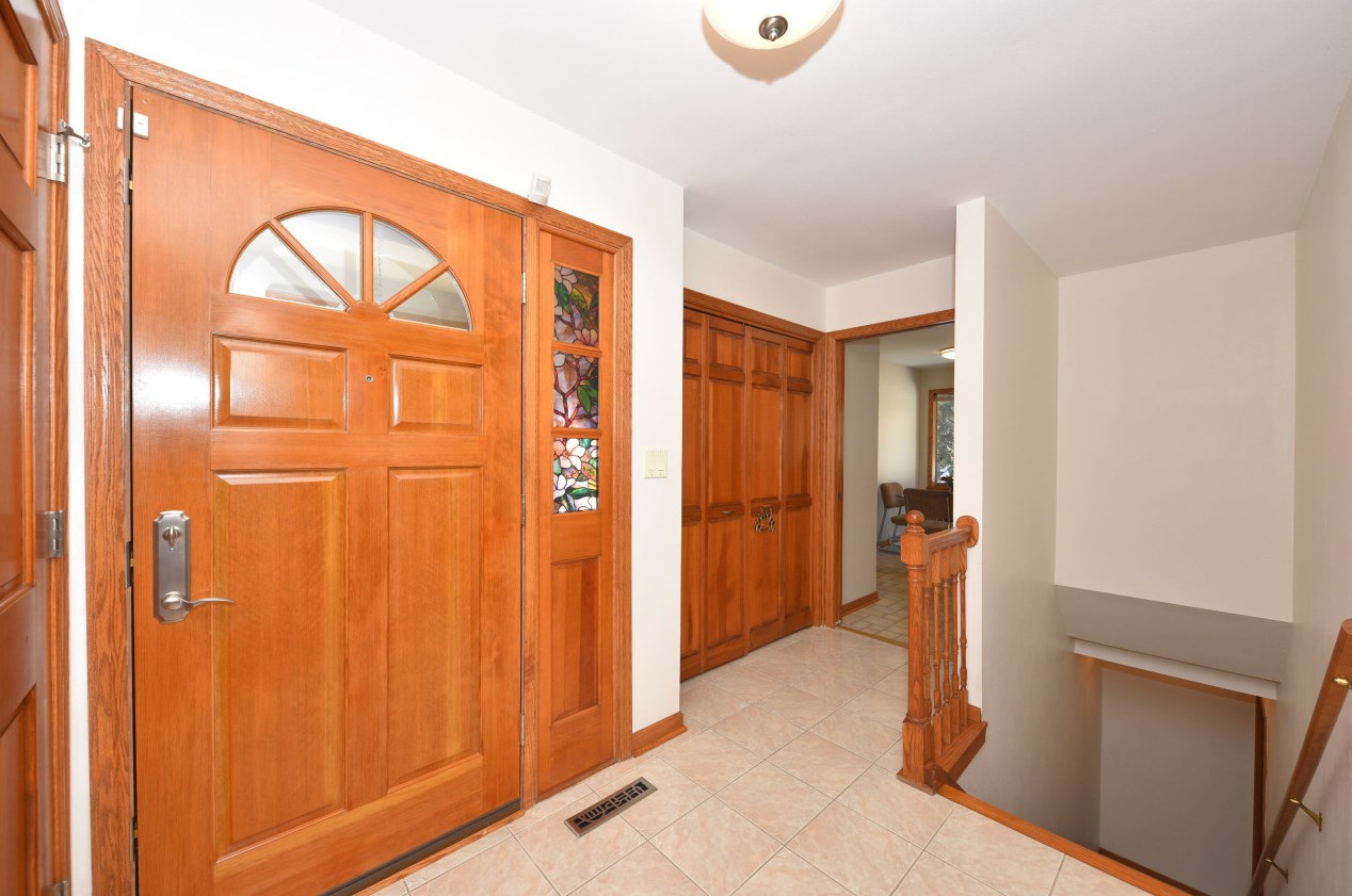 18910 Stonehedge Dr, Brookfield, WI 53045-3657