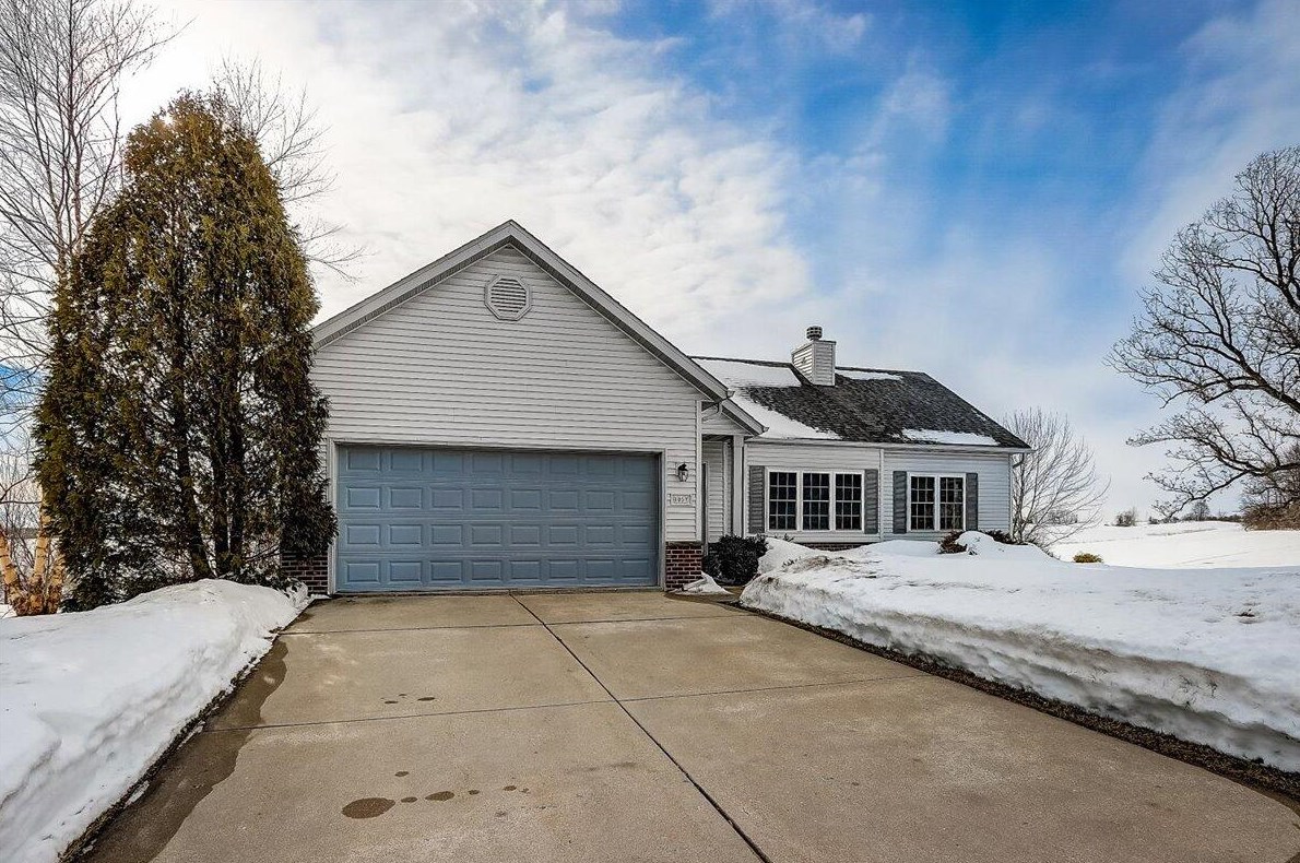 1057 Cumberland Ln, Port Washington, WI 53074-9678