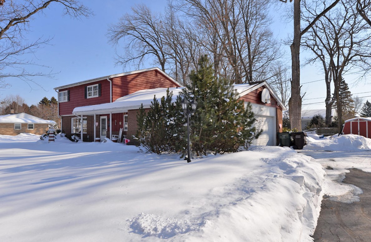 1605 Autumn Dr, Racine, WI 53402-1813