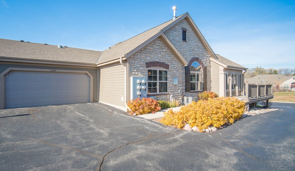 15265 Casey Cir, Brookfield, WI 53005-4149