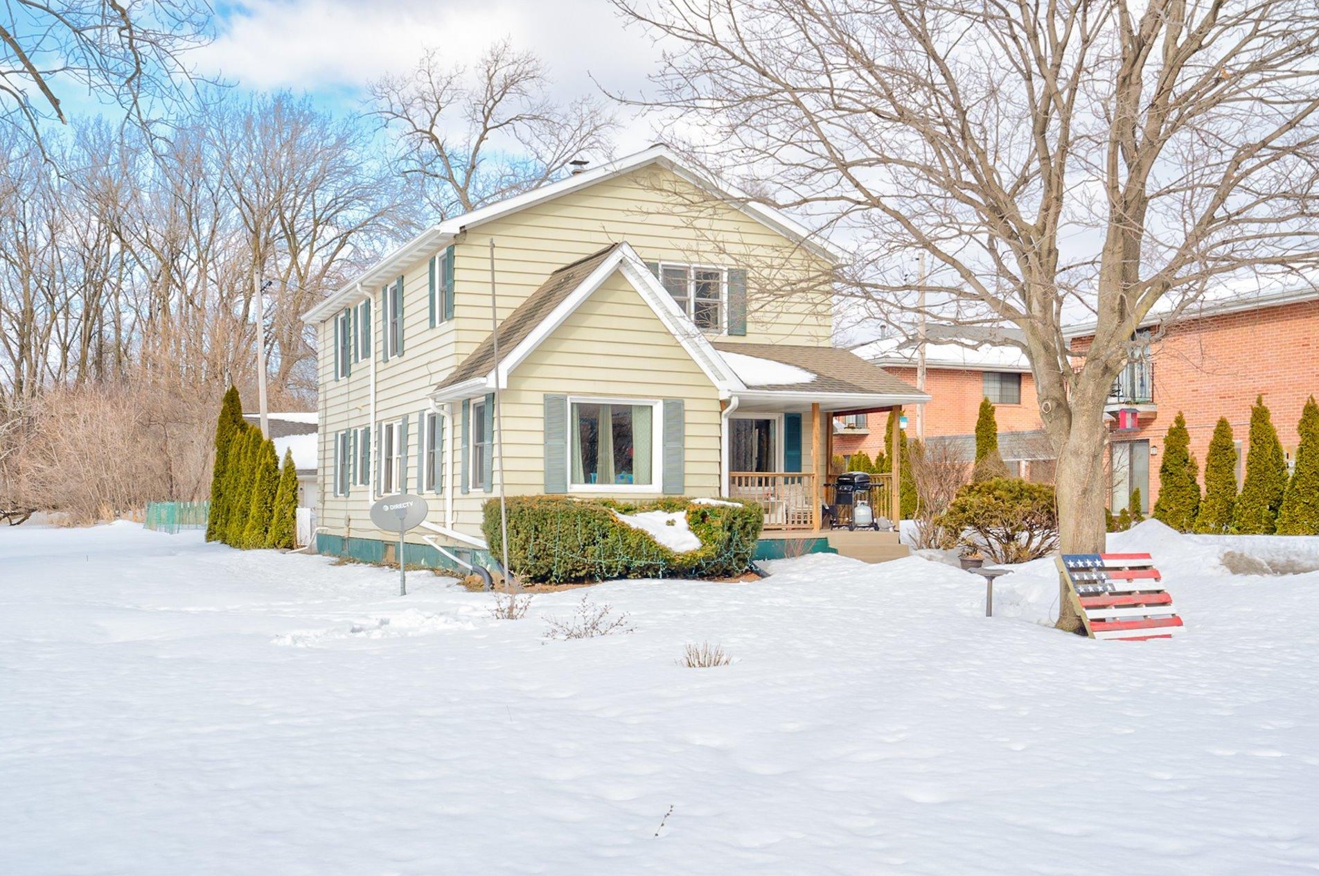 11230 Cleveland Ave, Milwaukee WI 53227-3037 exterior