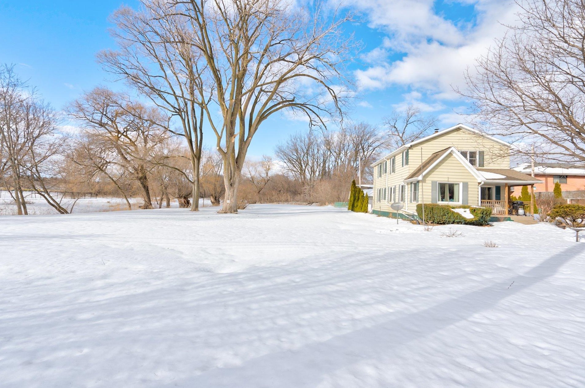 11230 Cleveland Ave, Milwaukee WI 53227-3037 exterior