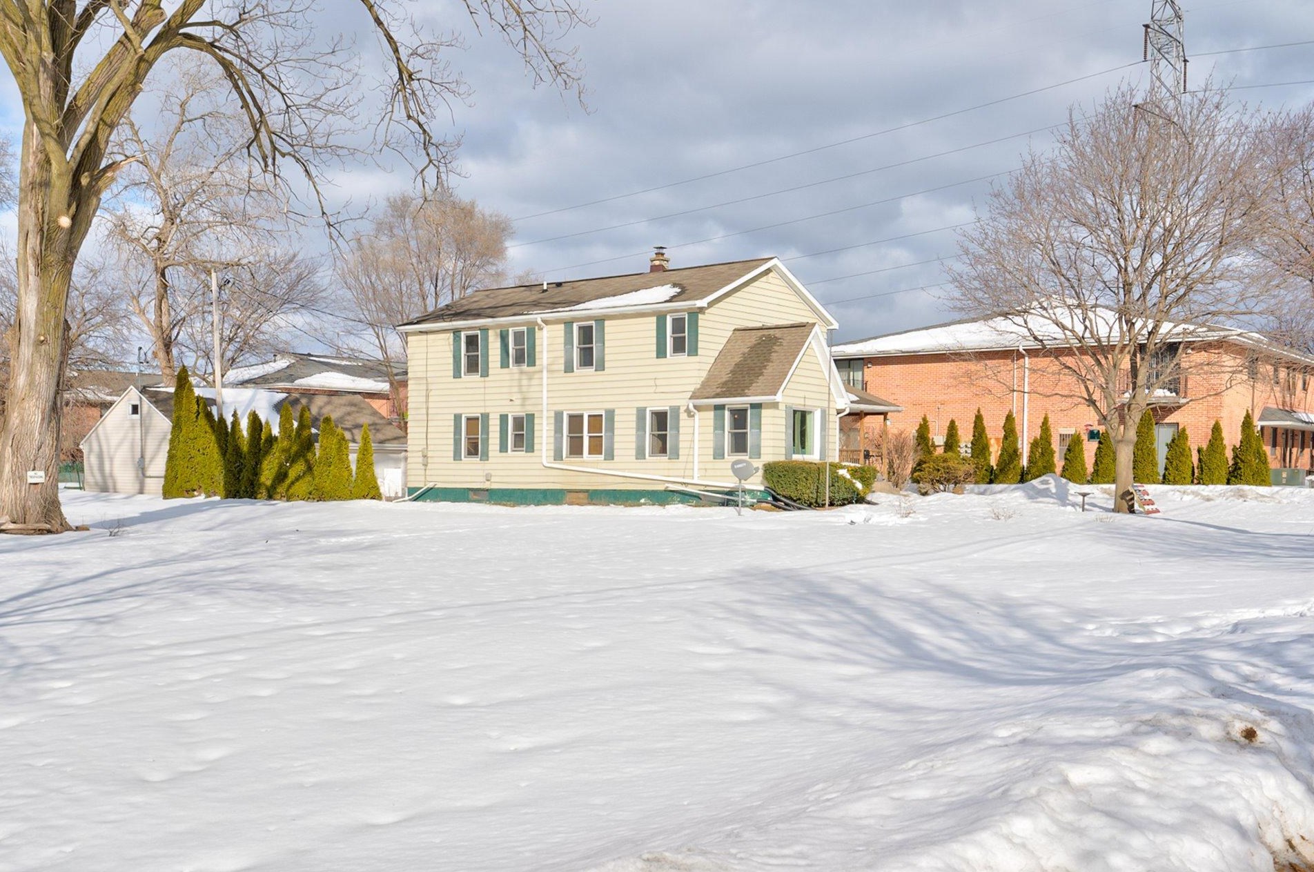 11230 Cleveland Ave, Milwaukee, WI 53227-3037