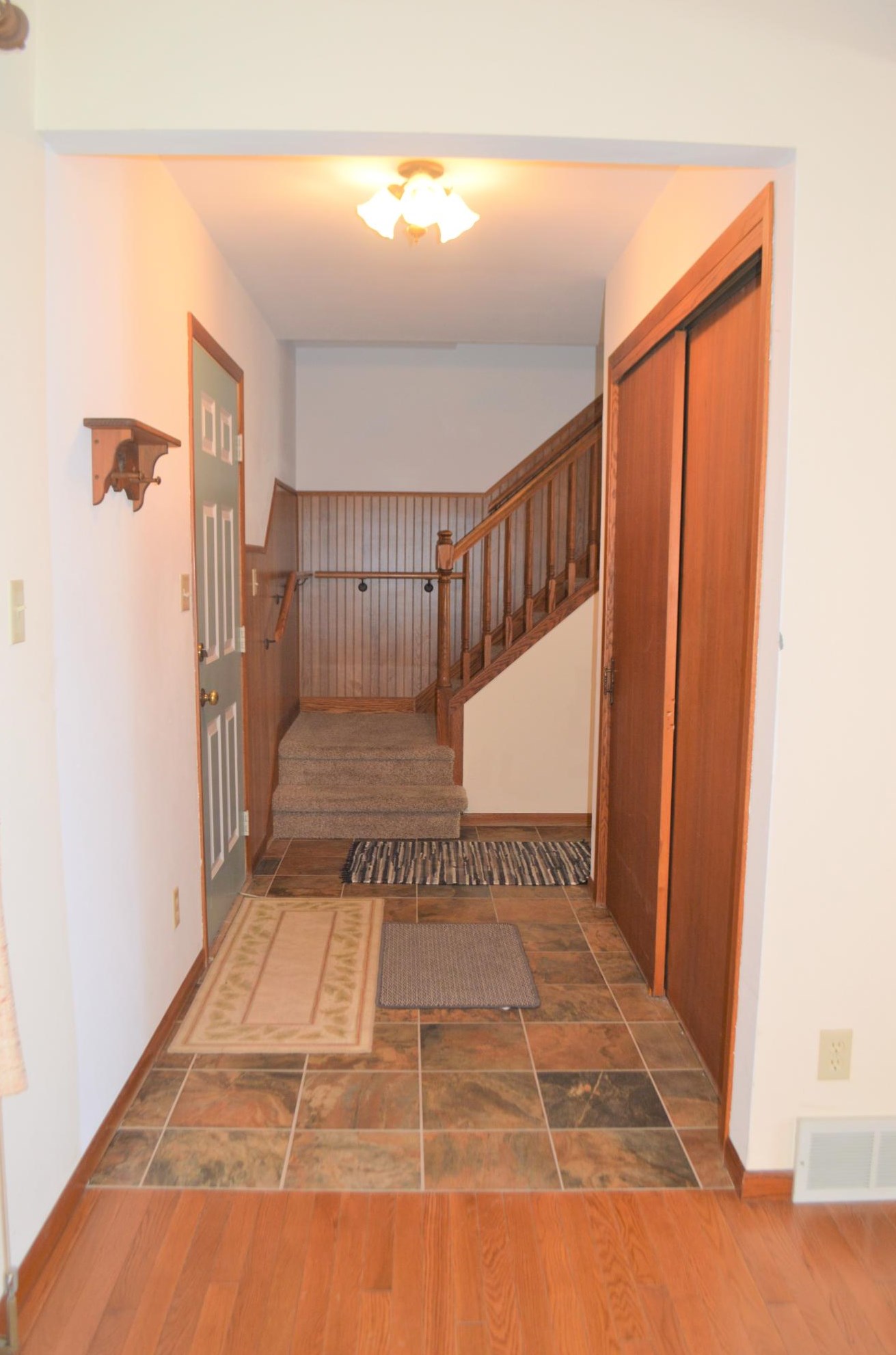 8101 Crystal Dr, Racine, WI 53406-2505