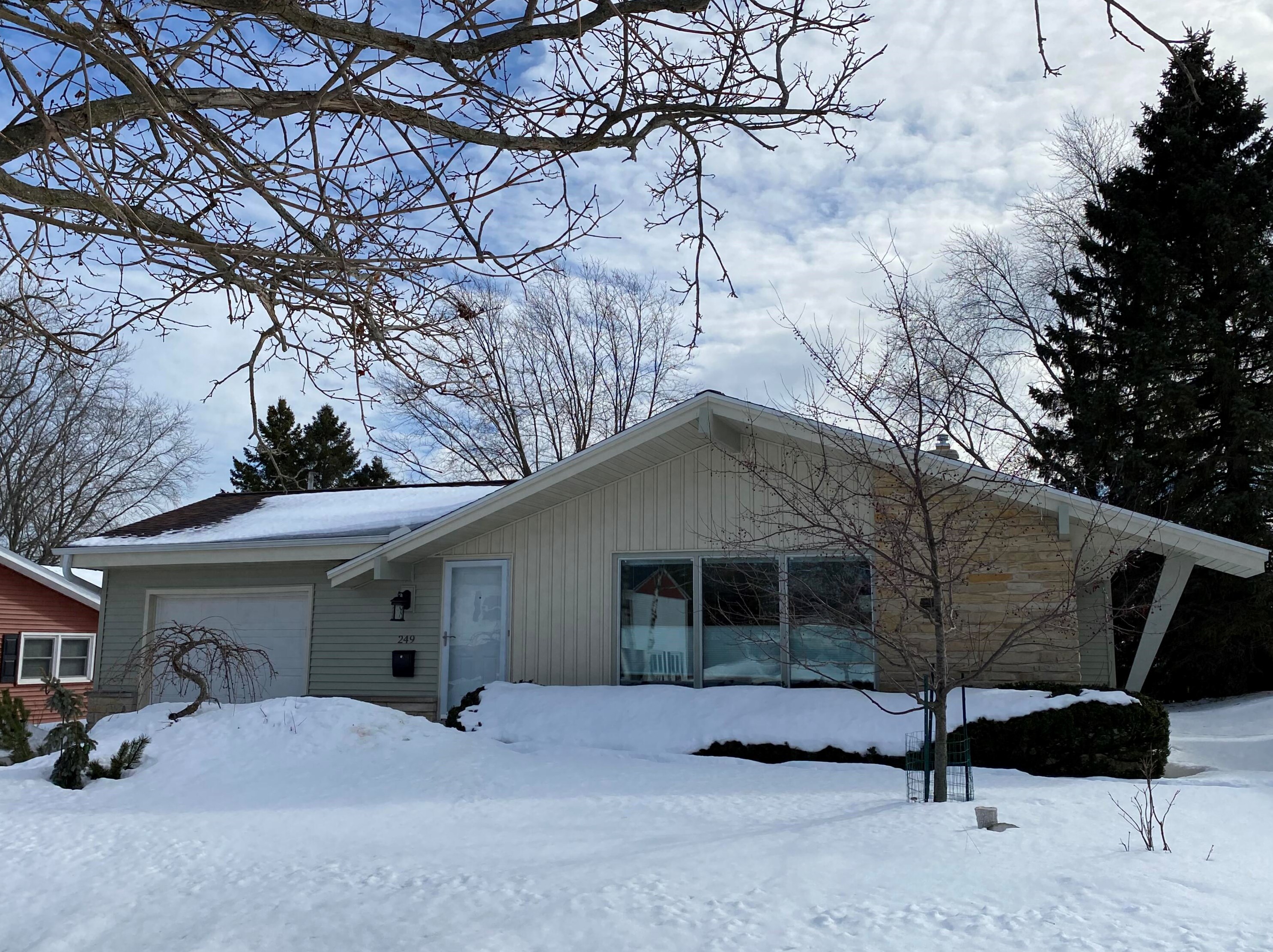 249 James Dr, Port Washington, WI 53074-1314