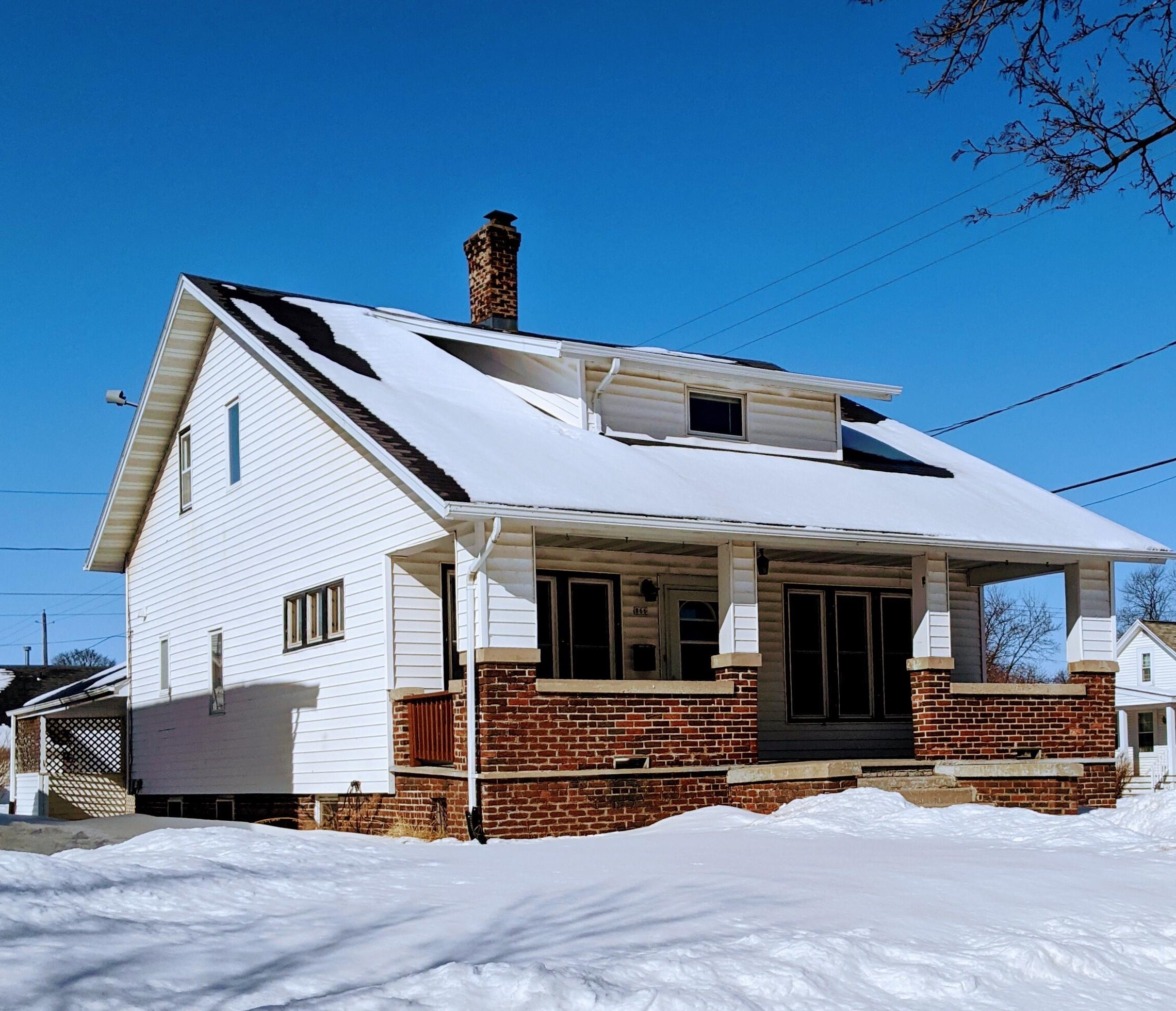 866 N 13th St, Manitowoc, WI 54220