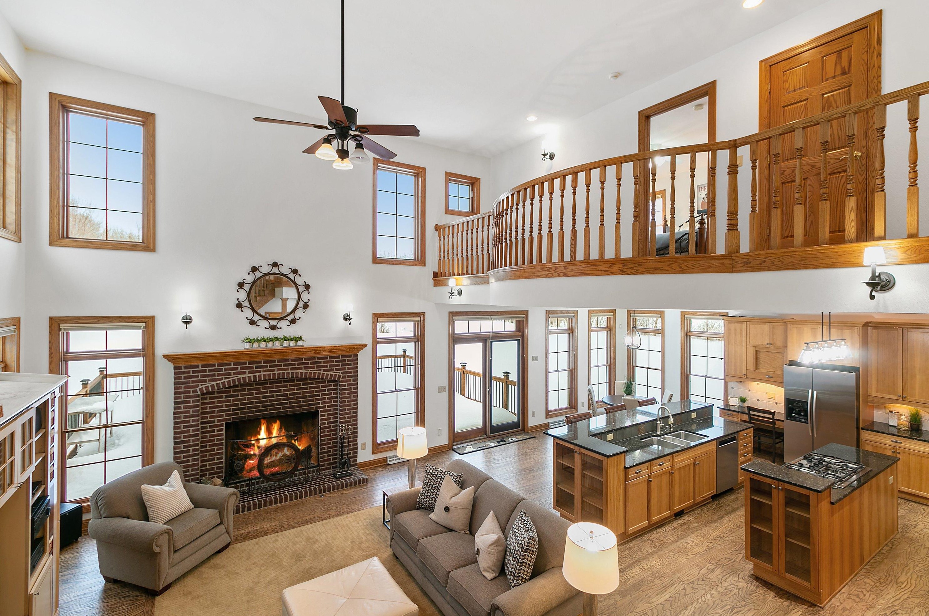 7048 W Ridgeview Ct, Thiensville, WI 53092