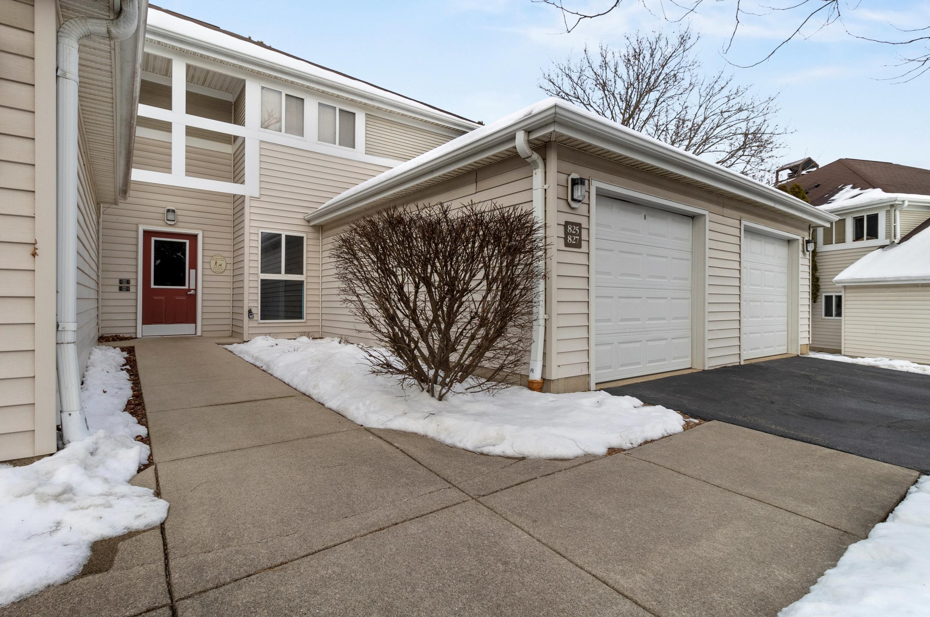 827 Puetz Rd, Oak Creek, WI 53154-3301