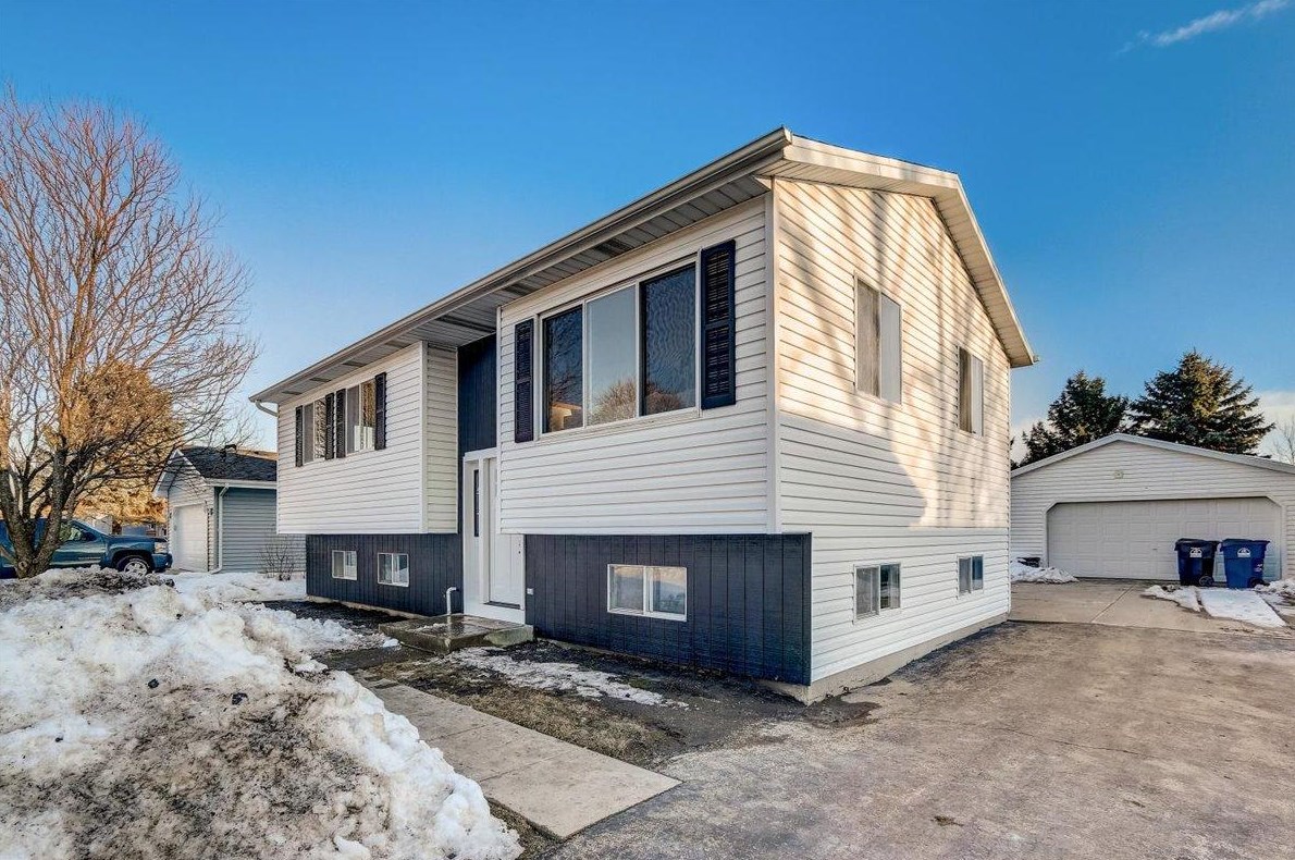 2813 Concord Dr, Racine, WI 53403-4043