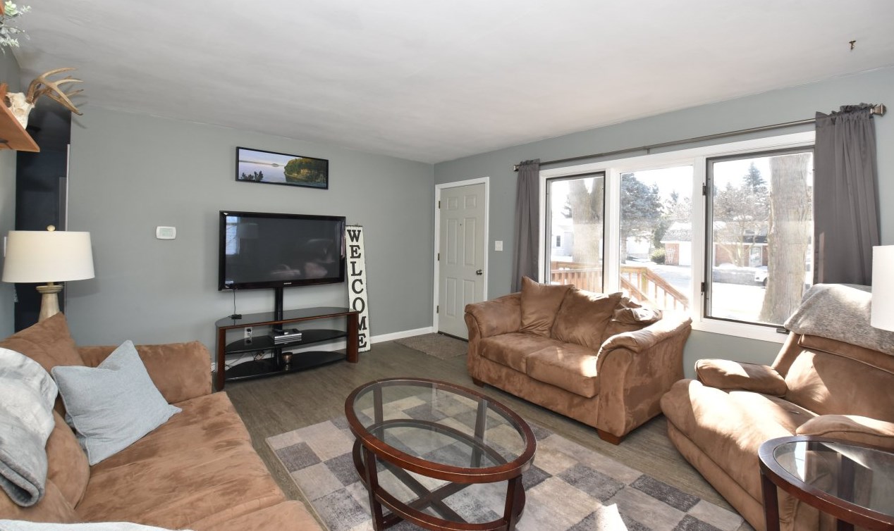 728 Union St, Hartford, WI 53027-1330