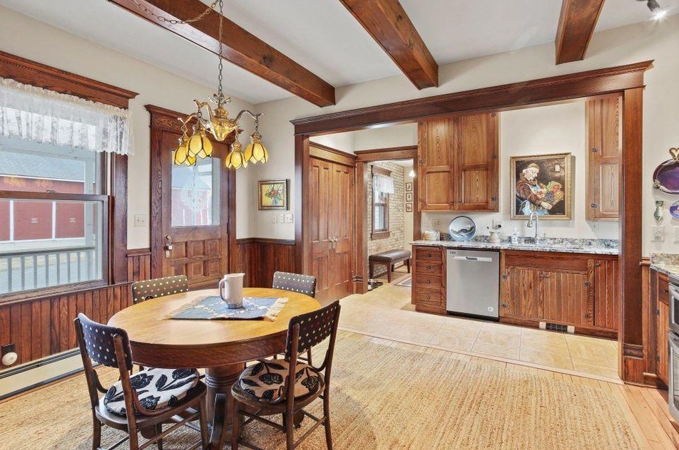 8471 Kettle View Dr, Kewaskum, WI 53040