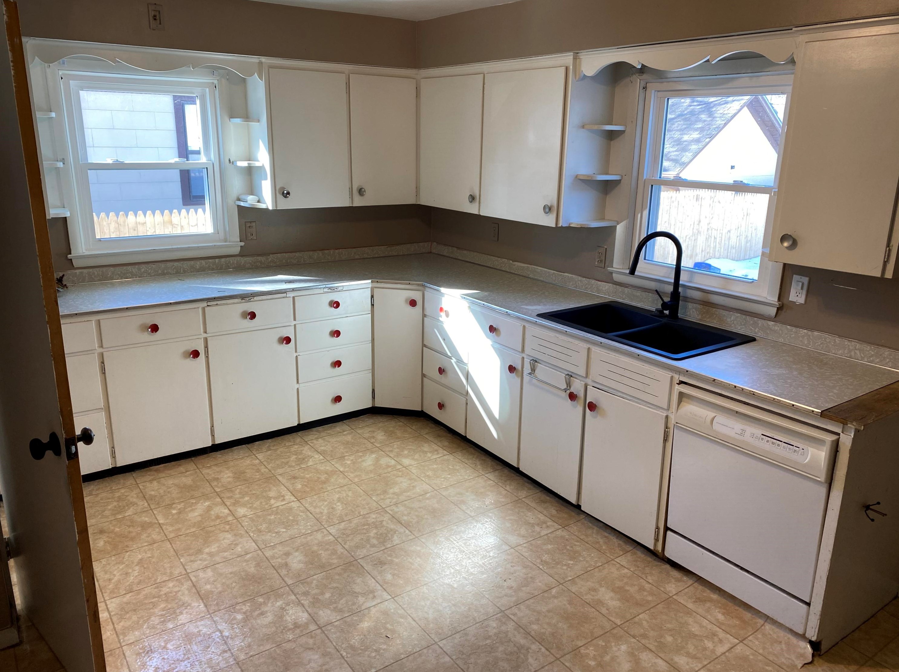 155 Harriet St, Clintonville, WI 54929-1253