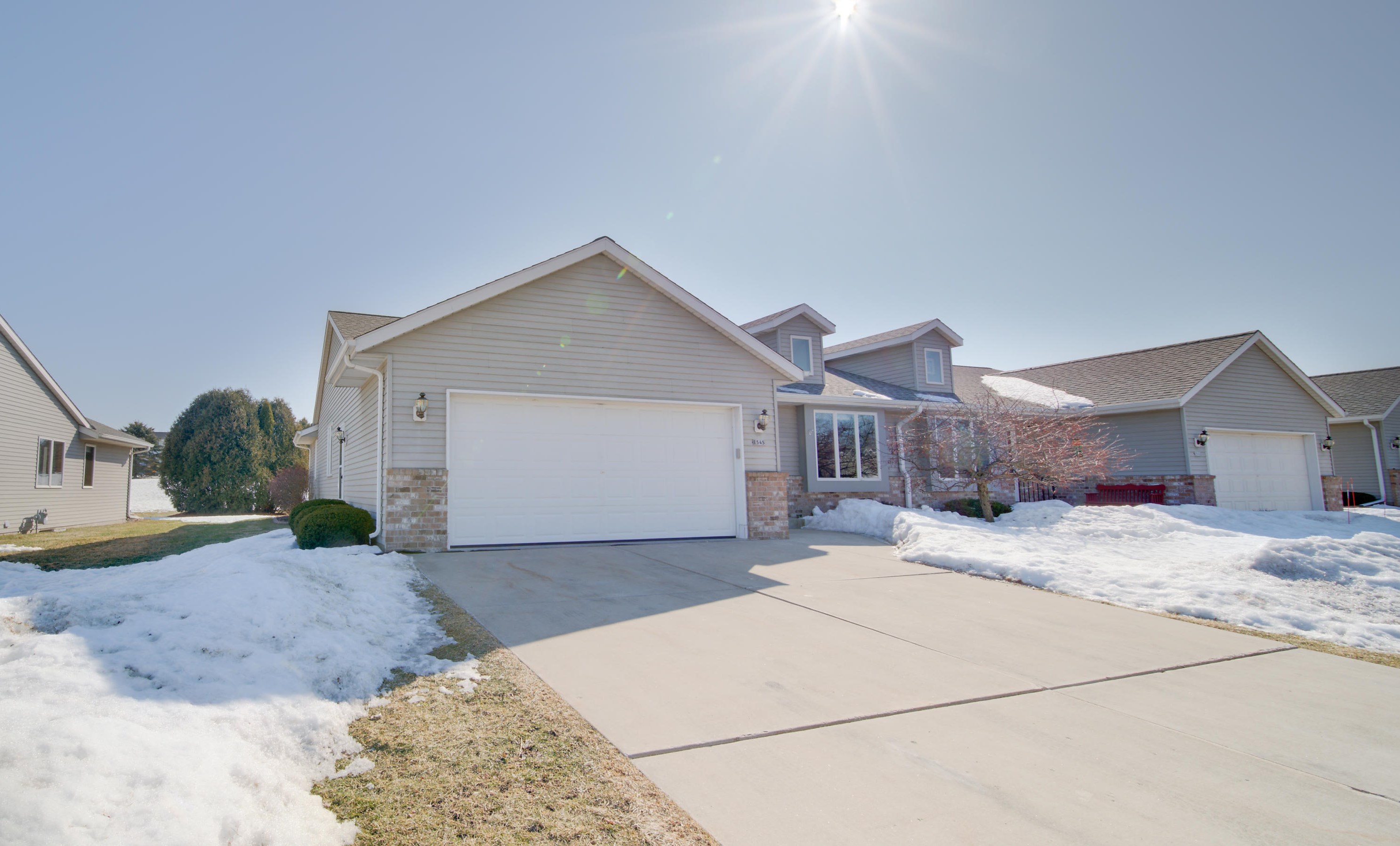 1545 Nature Trl, Hartford, WI 53027-8610