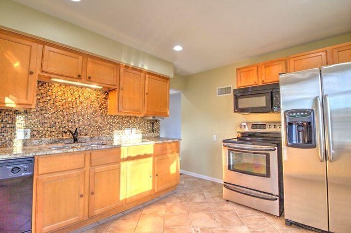 1424 Mackinac Ave, South Milwaukee, WI 53172-3044