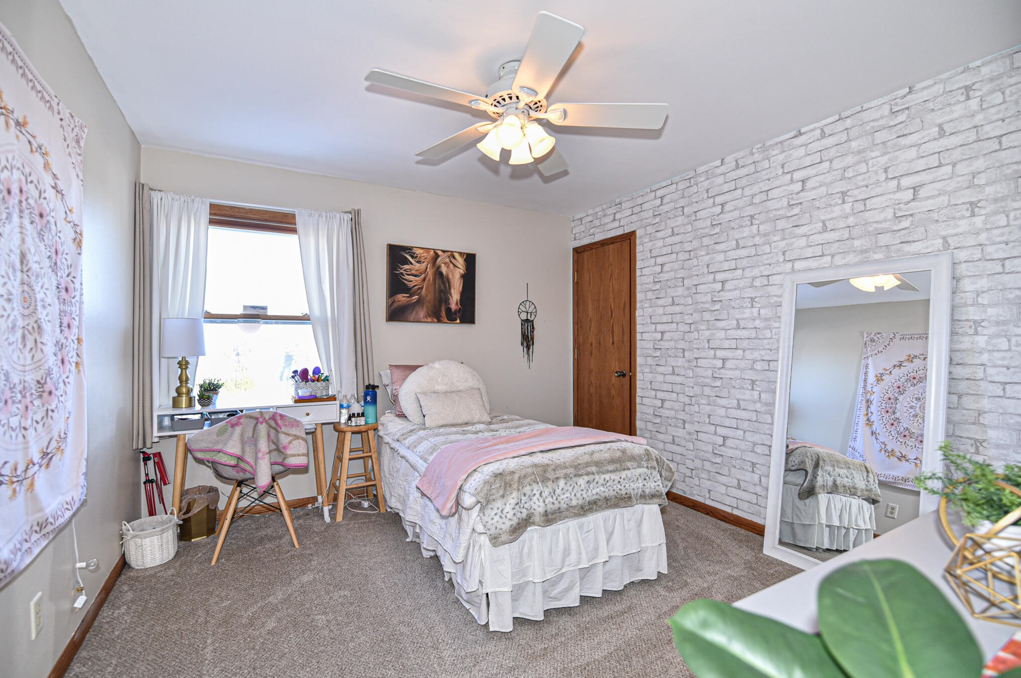 485 Green Meadow Dr, Brookfield WI 53045-3625 exterior