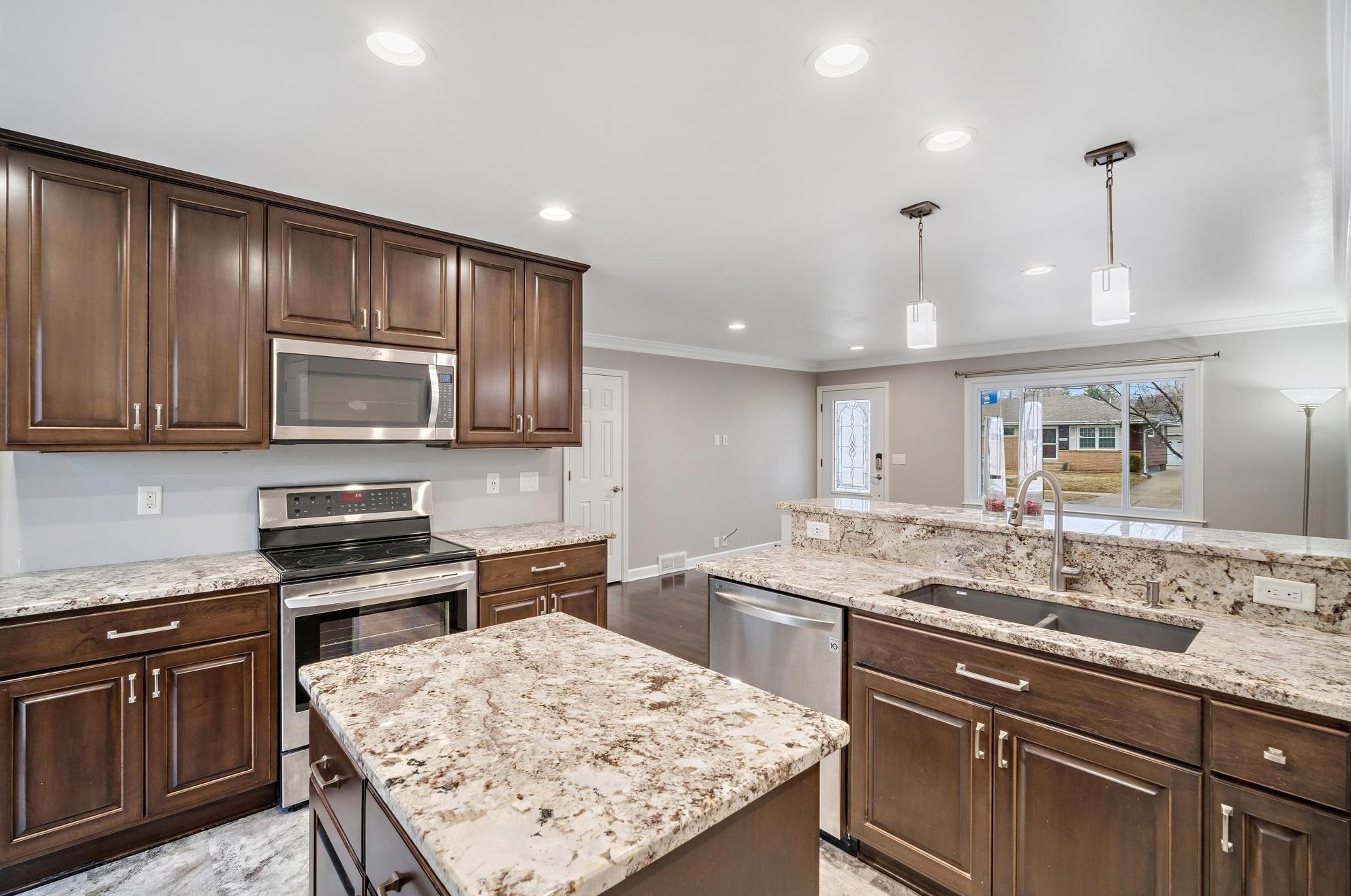 1122 N Bel Ayr Dr, Waukesha, WI 53188