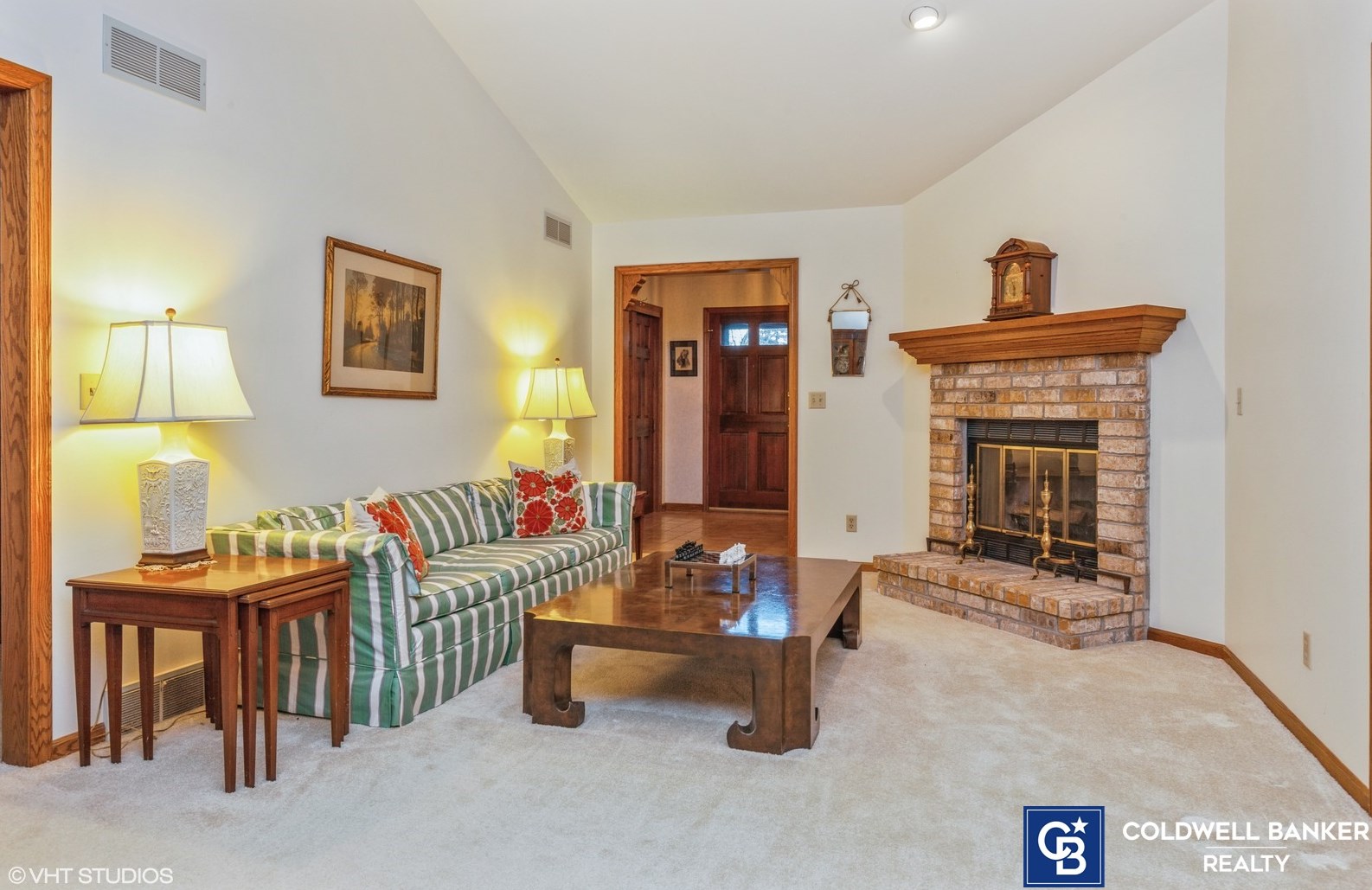 1035 Oakwood Ln, Brookfield, WI 53045-2828