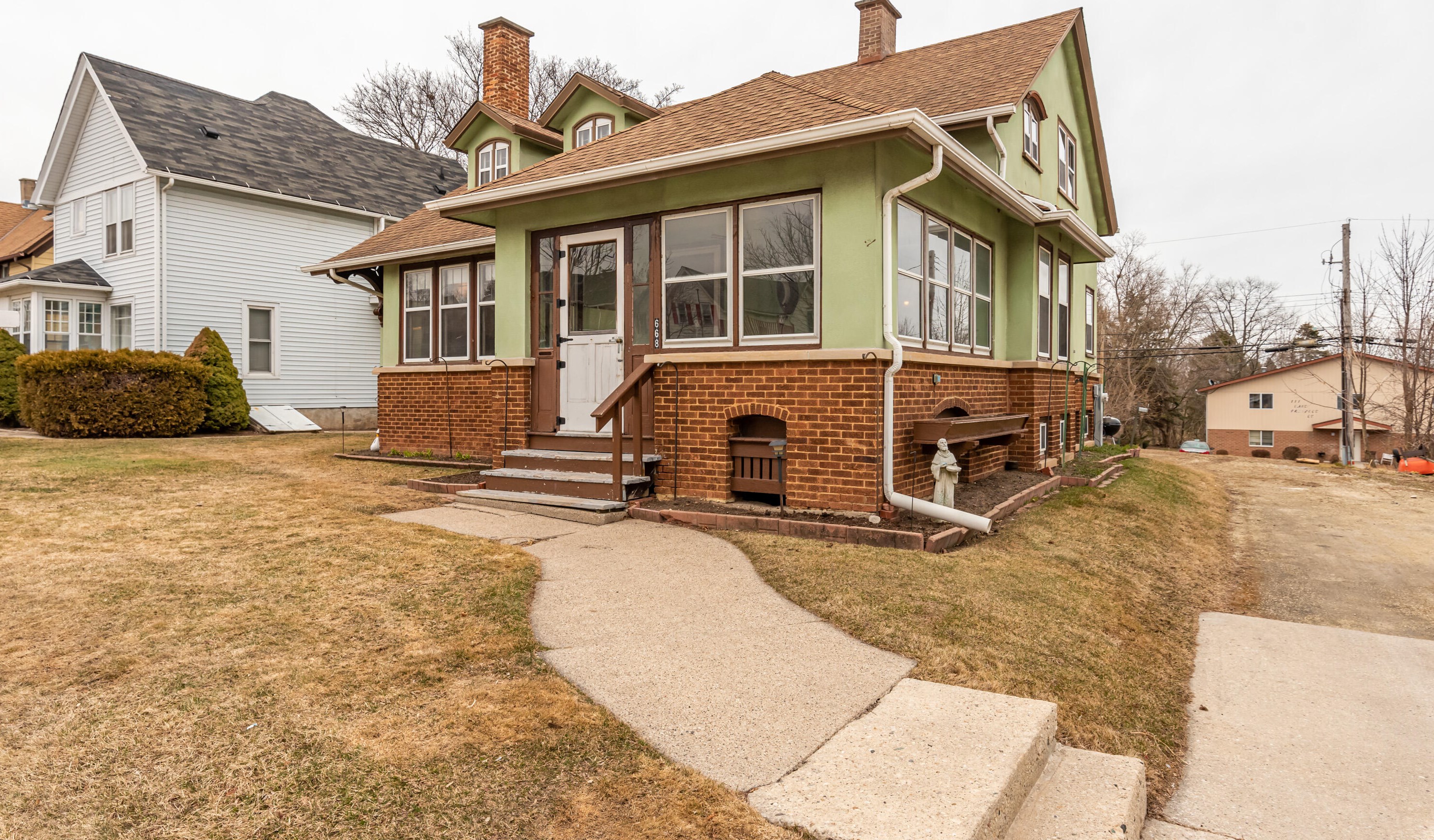 668 Wisconsin St, Port Washington, WI 53074-1645