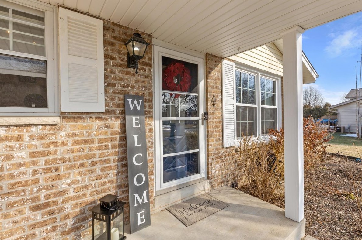 8782 Castle Ct, Hales Corners, WI 53132-8527