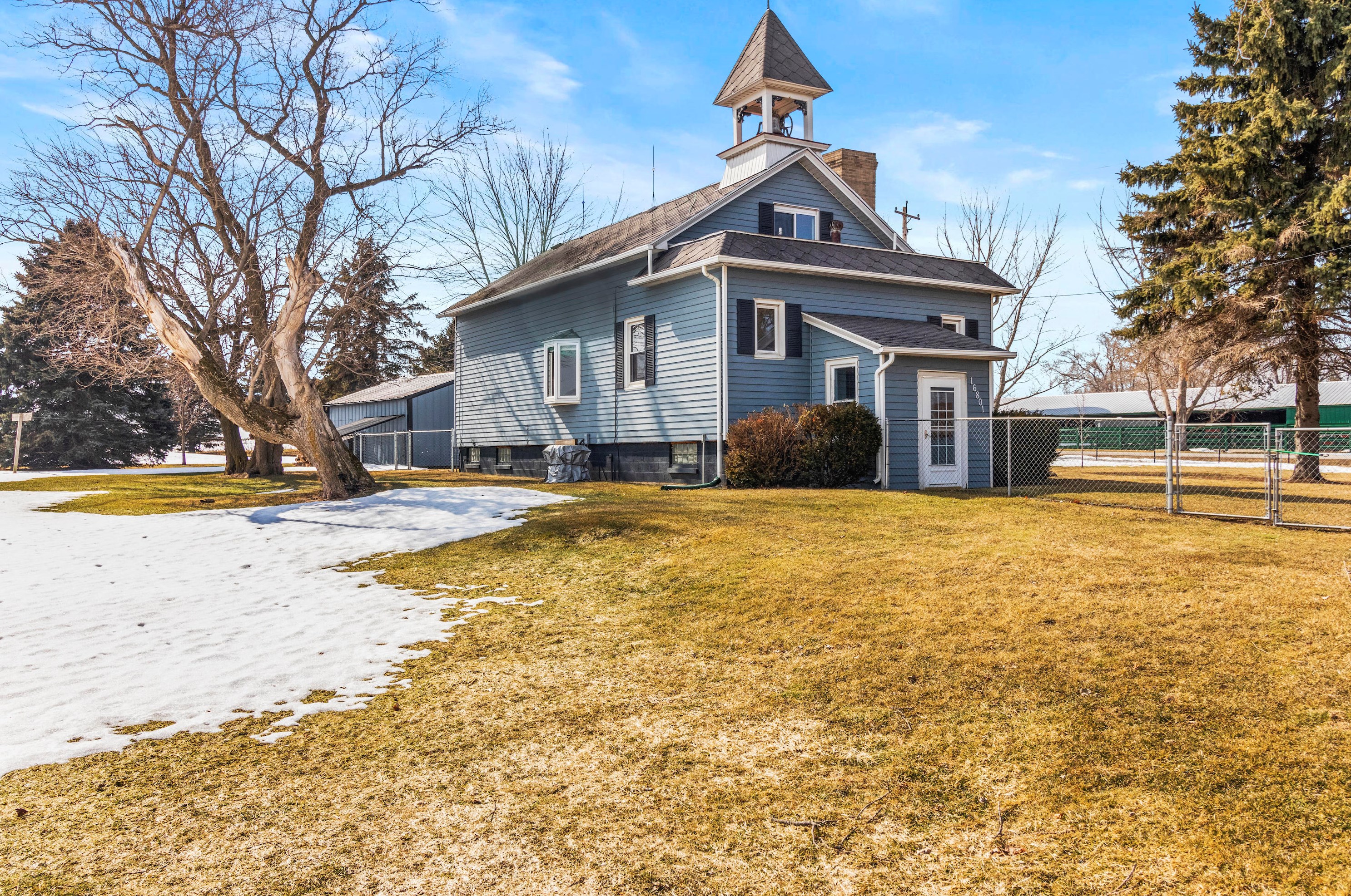 16801 Spring St, Union Grove, WI 53182-9523