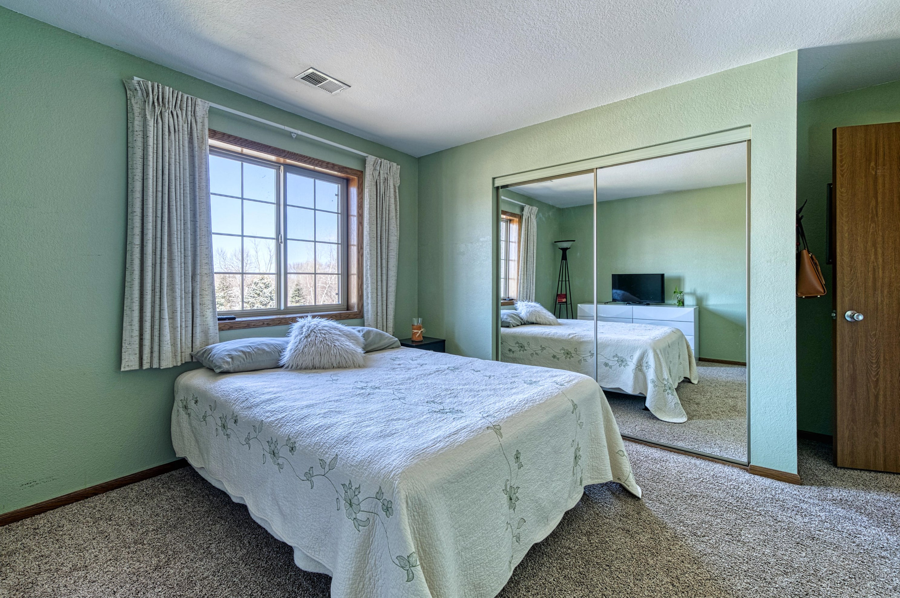 3650 Barbara Ct, Oak Creek WI  53154-8020 exterior