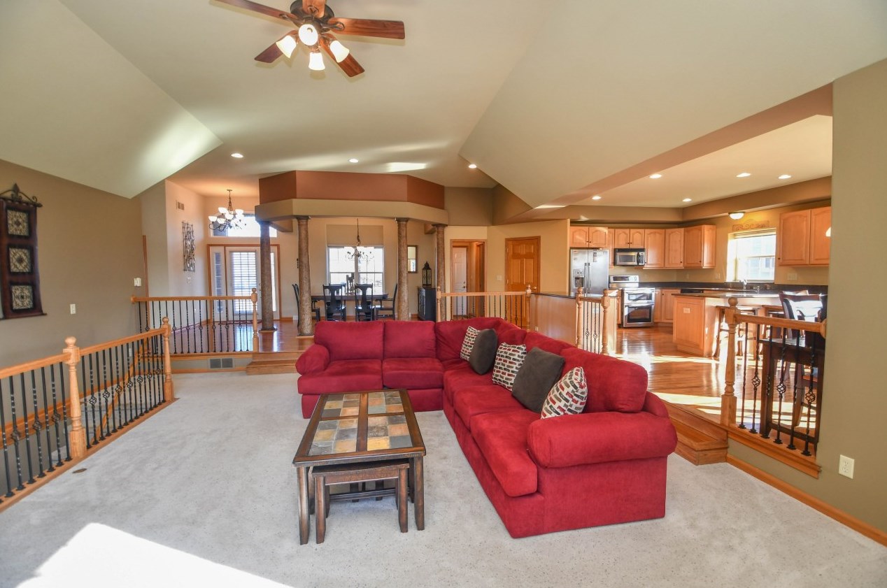 118 Kestrel Way, Chenequa, WI 53029