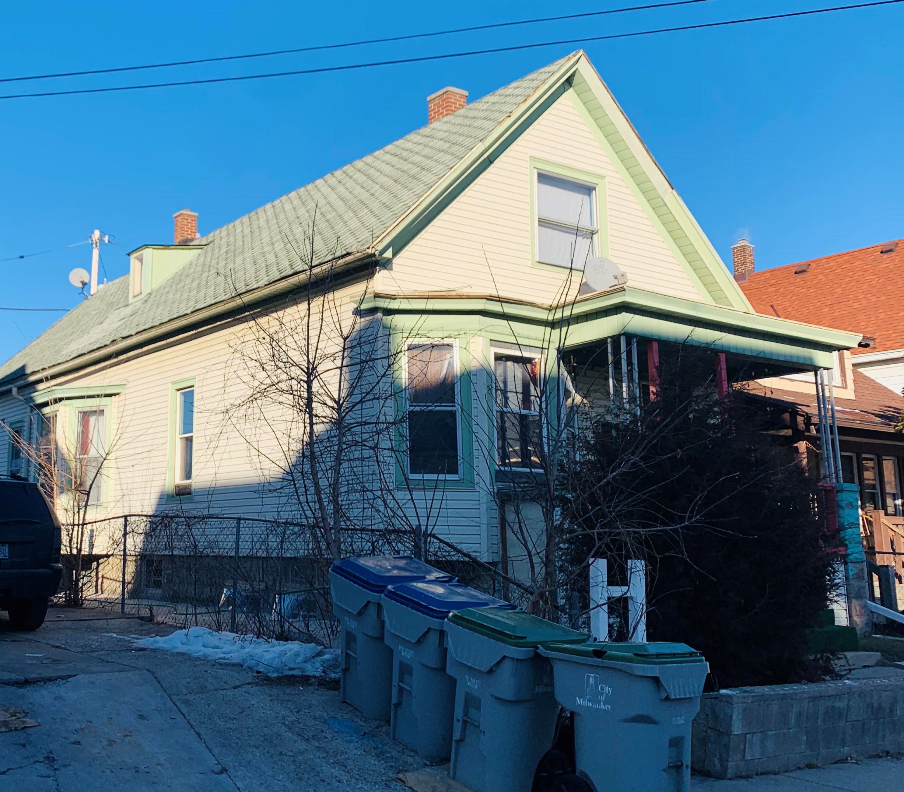 1562 Odell St, Milwaukee WI  53204-3246 exterior