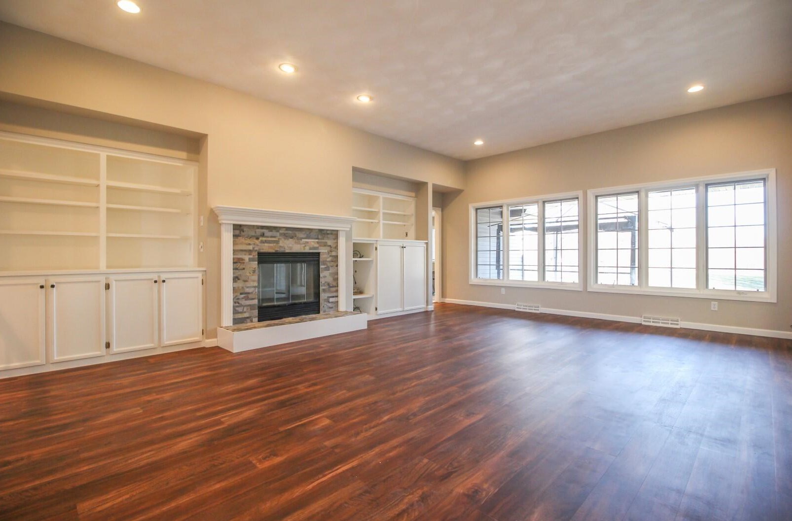 688 Fairway Cir, Jefferson, WI 53549-2122