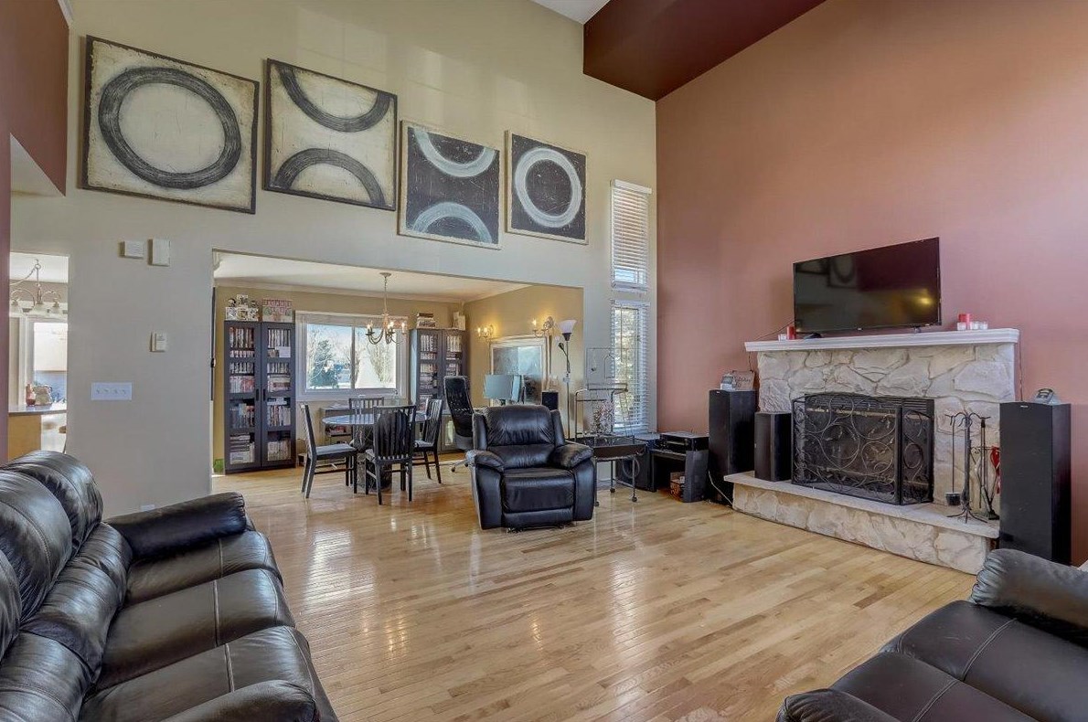 611 Andrew Ct, Oak Creek, WI 53154-6489