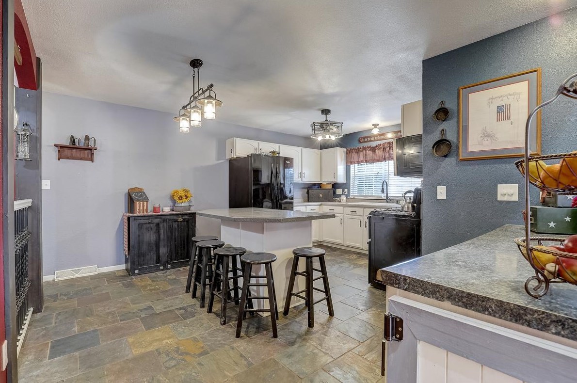 1639 Falcon Dr, Hartford, WI 53027-2781