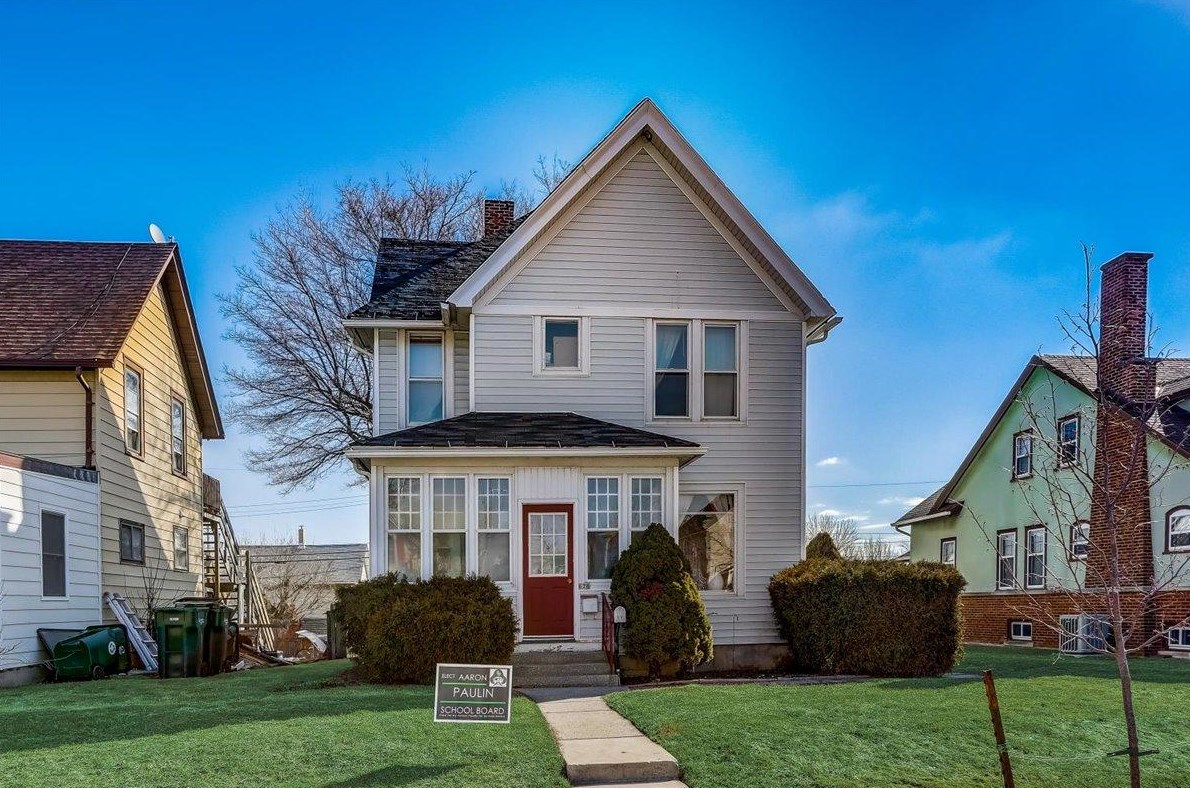 672 Wisconsin St, Port Washington, WI 53074-1645