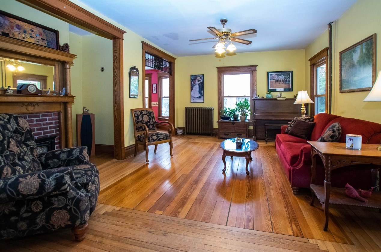 14 2nd Ave, Elkhorn, WI 53121-0011