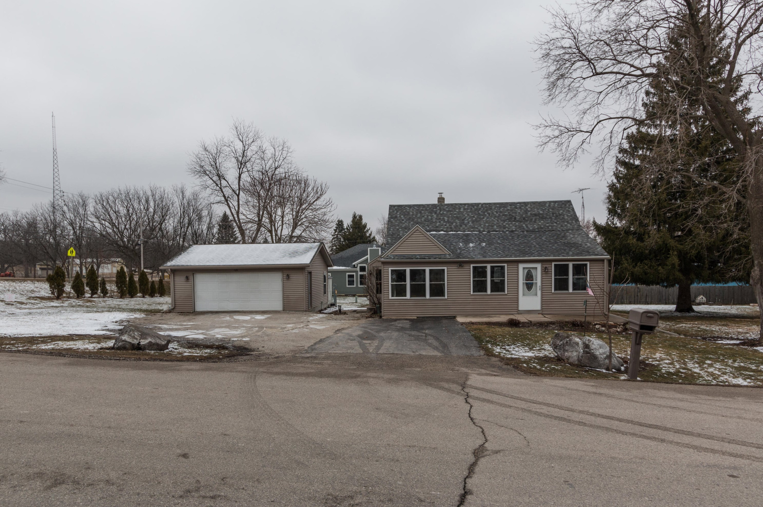 34310 White Oak Dr, Lyons, WI 53105-8110