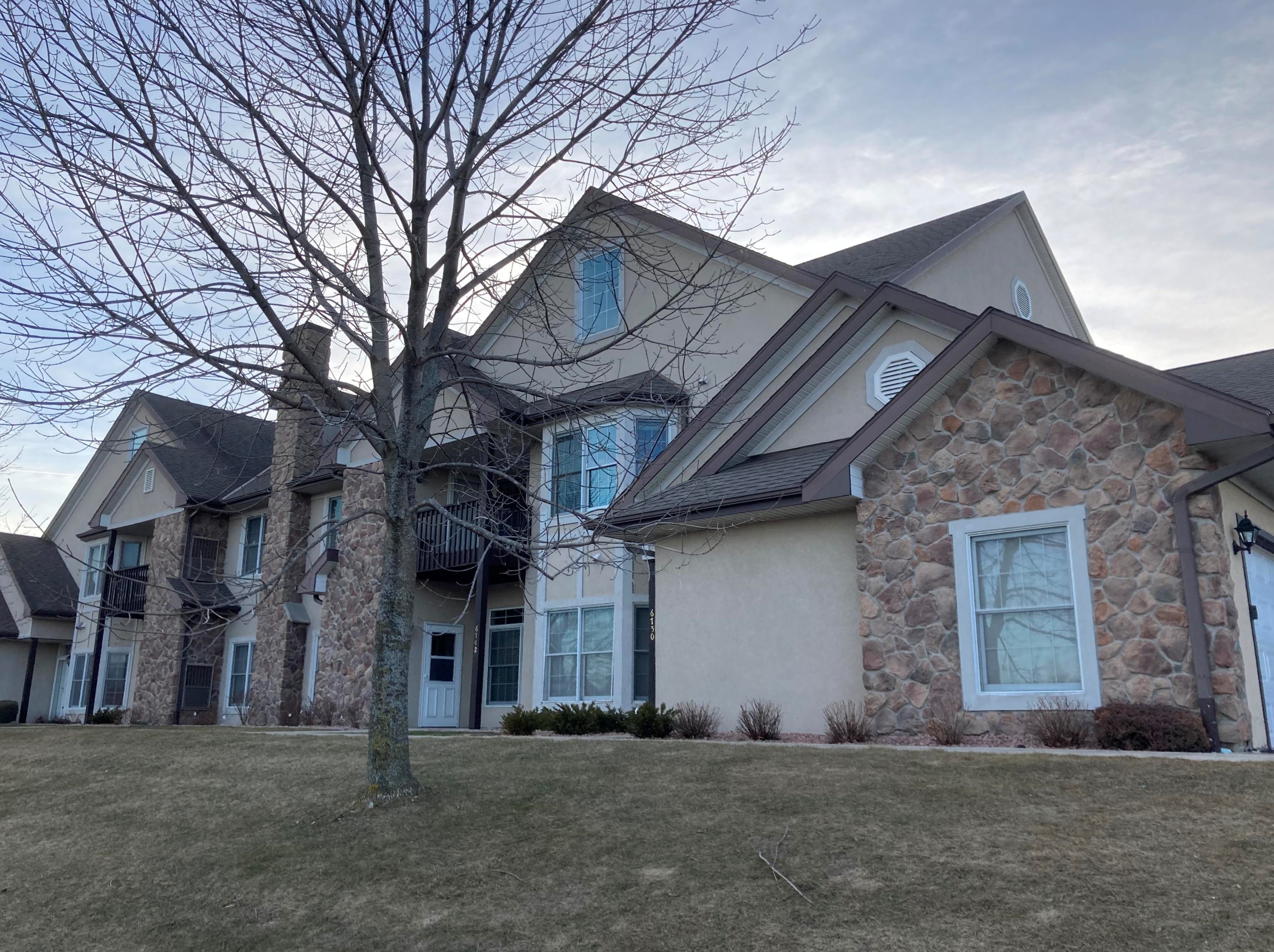 6750 34th St, Hales Corners, WI 53132-8311