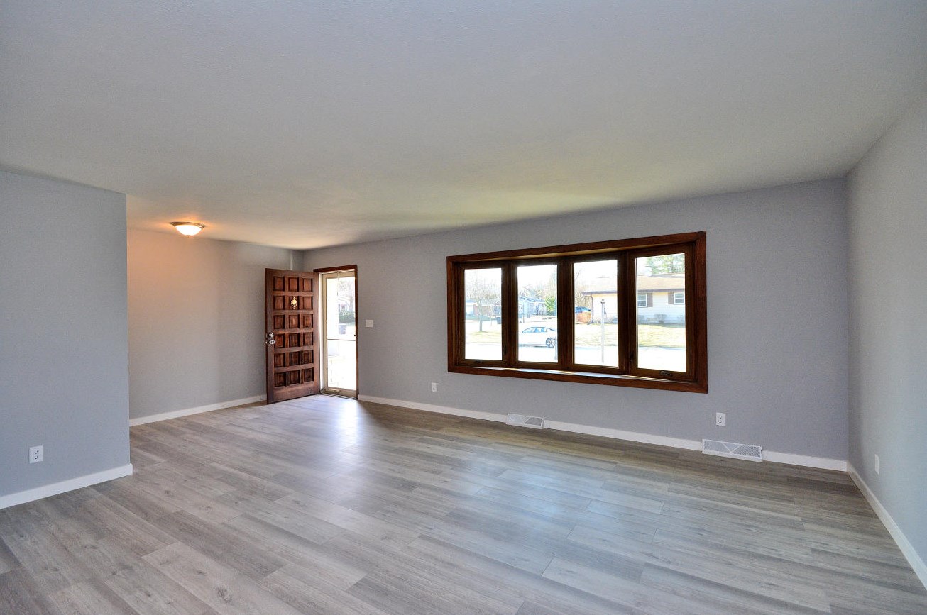 7908 Cascade Dr, Hales Corners, WI 53132-9714