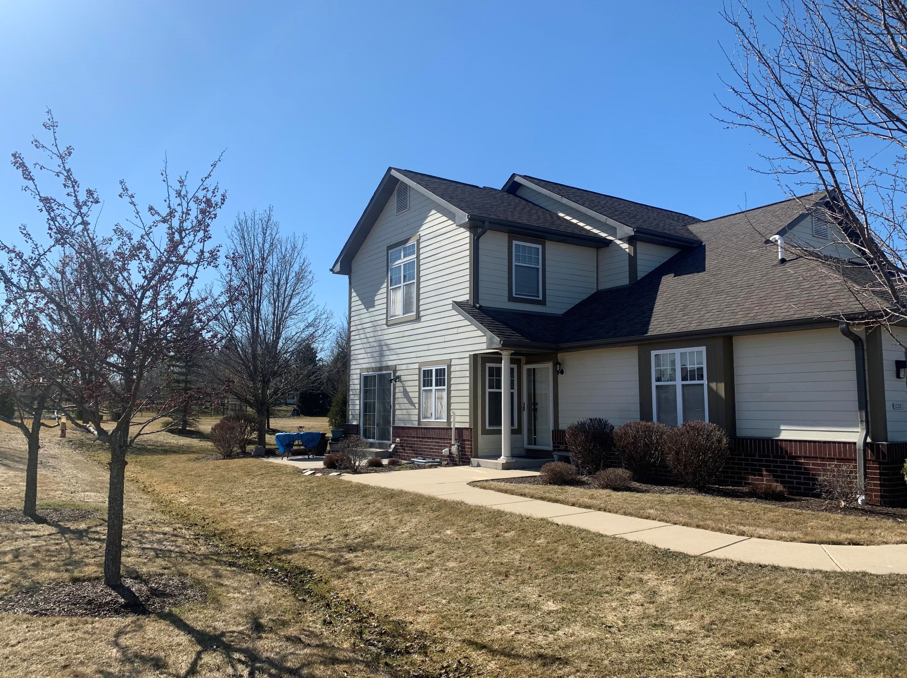 12381 Jefferson Ter, Hales Corners, WI 53132-2039