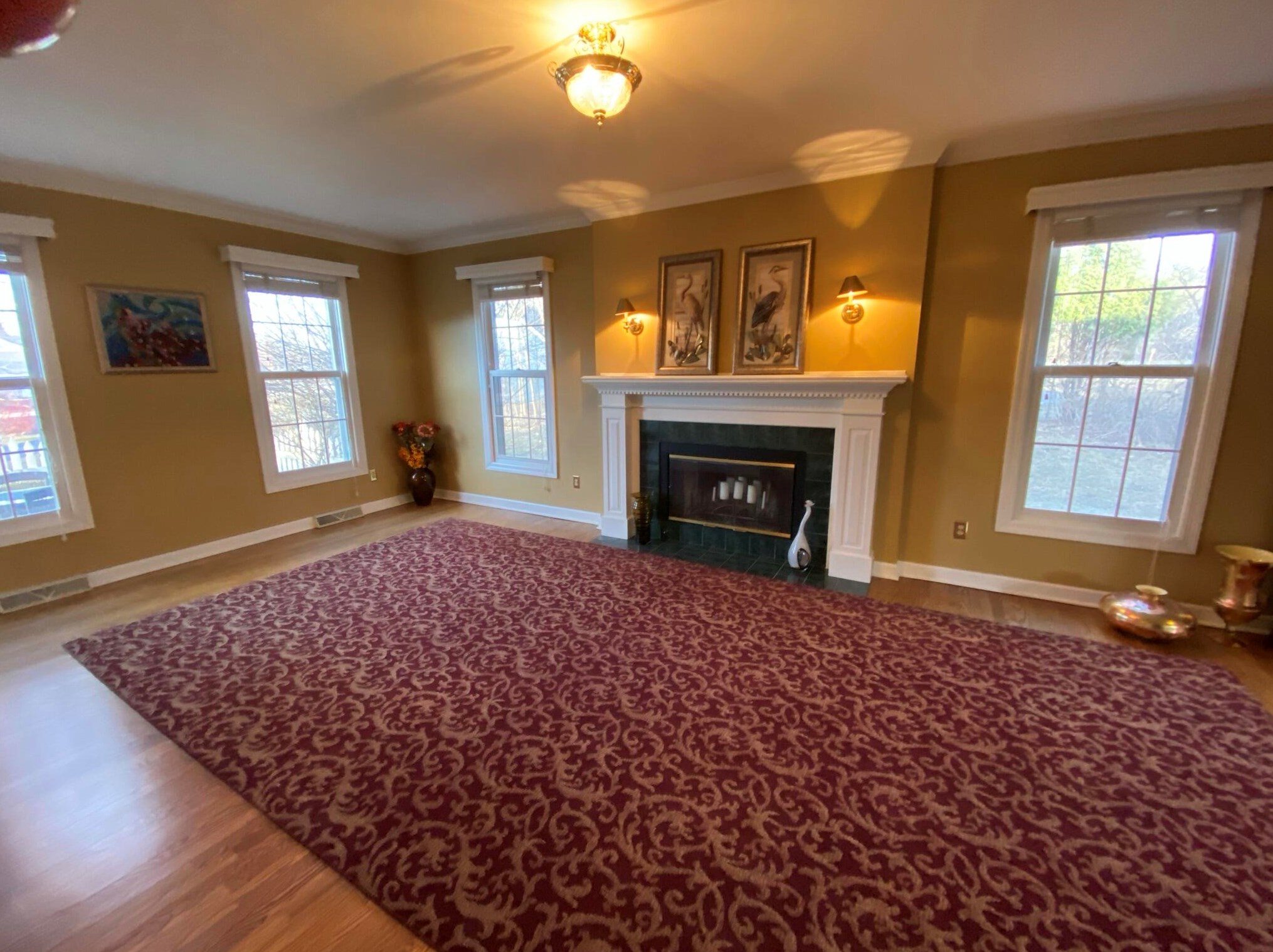 1947 W Glen Oaks Ln, Thiensville, WI 53092