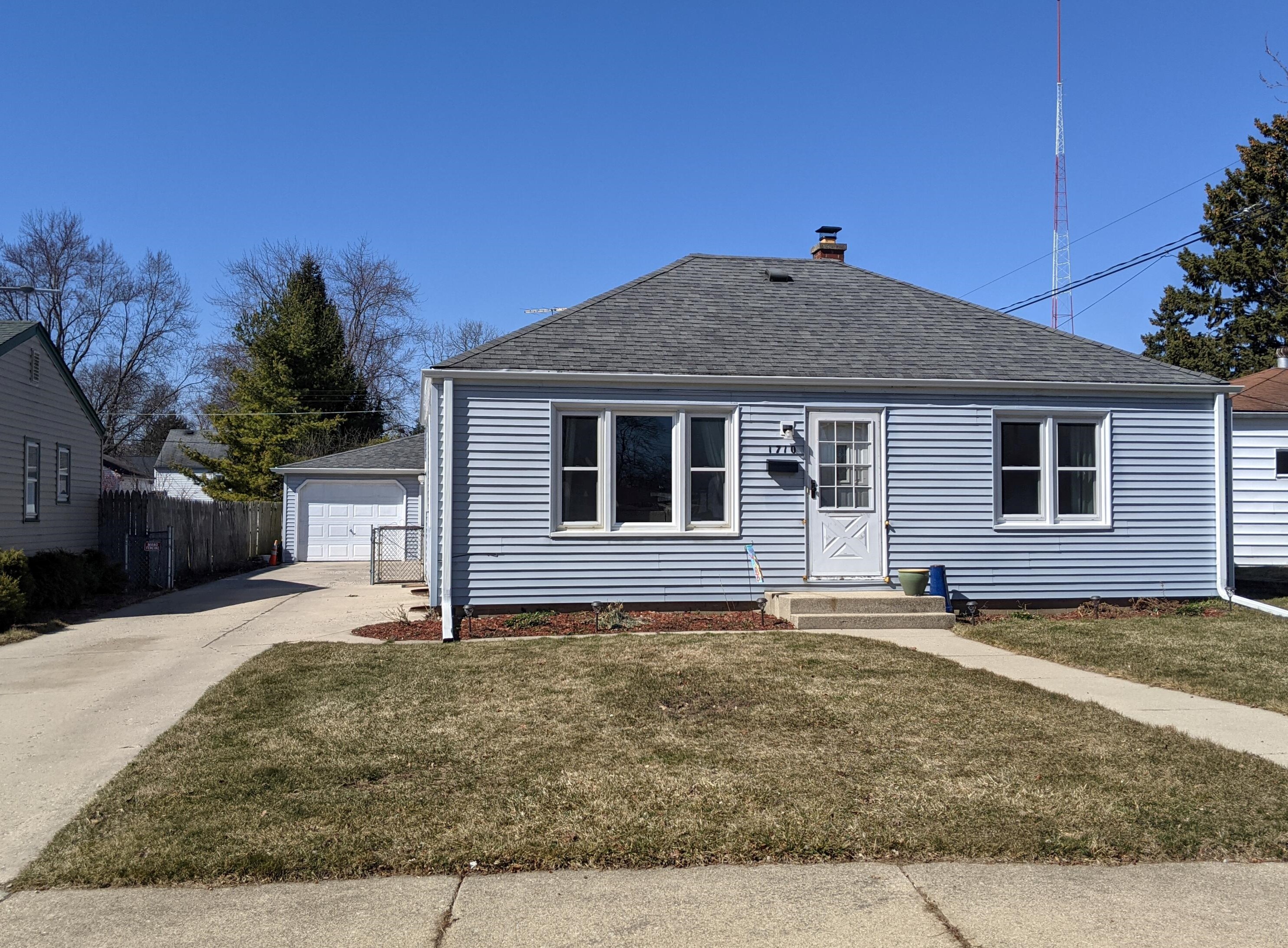 1710 Russet St, Racine, WI 53405-3734